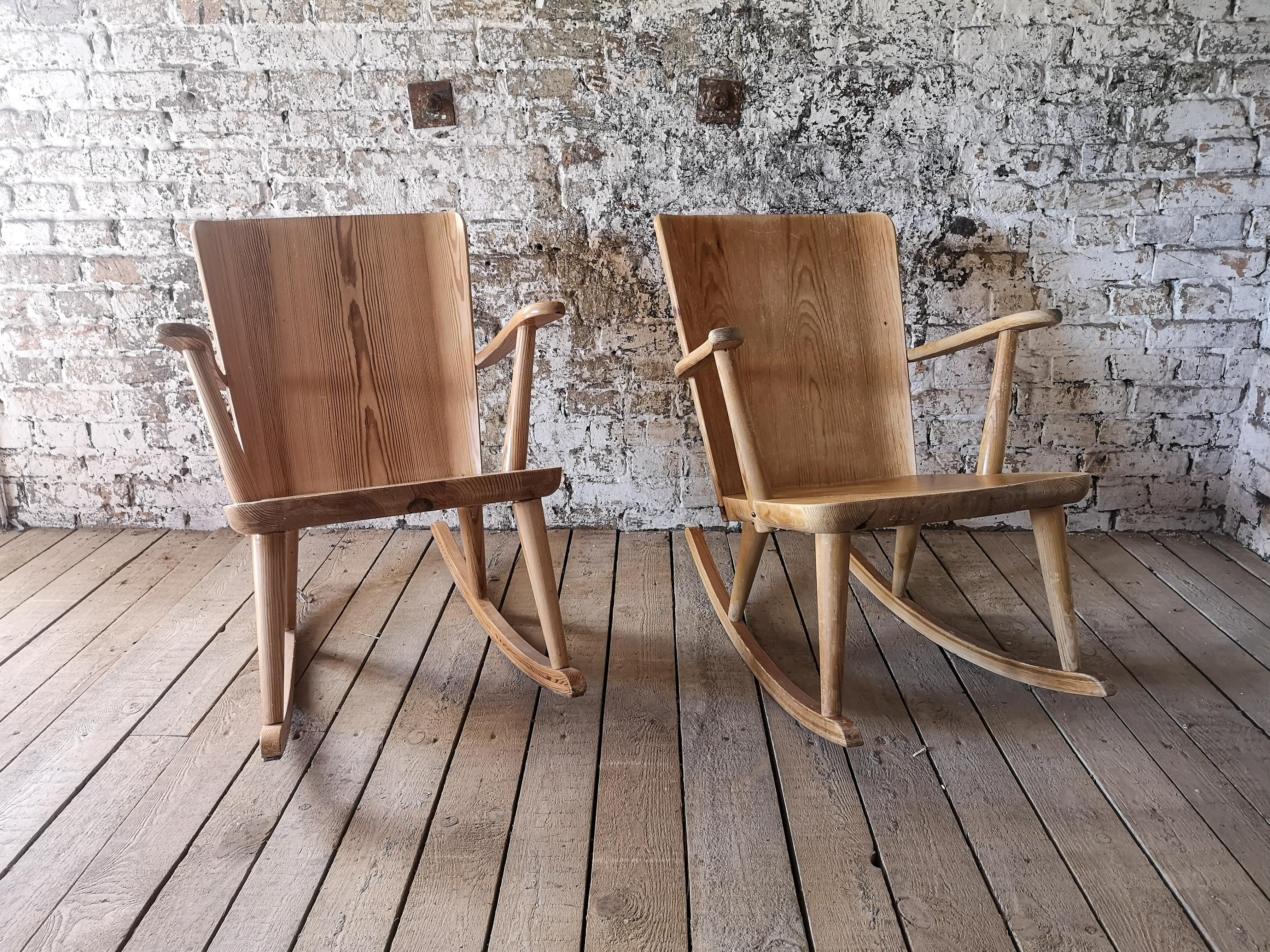 Pair of Rocking Chair in Pine, Göran Malmvall, Sweden, 1940s In Fair Condition In Hillringsberg, SE