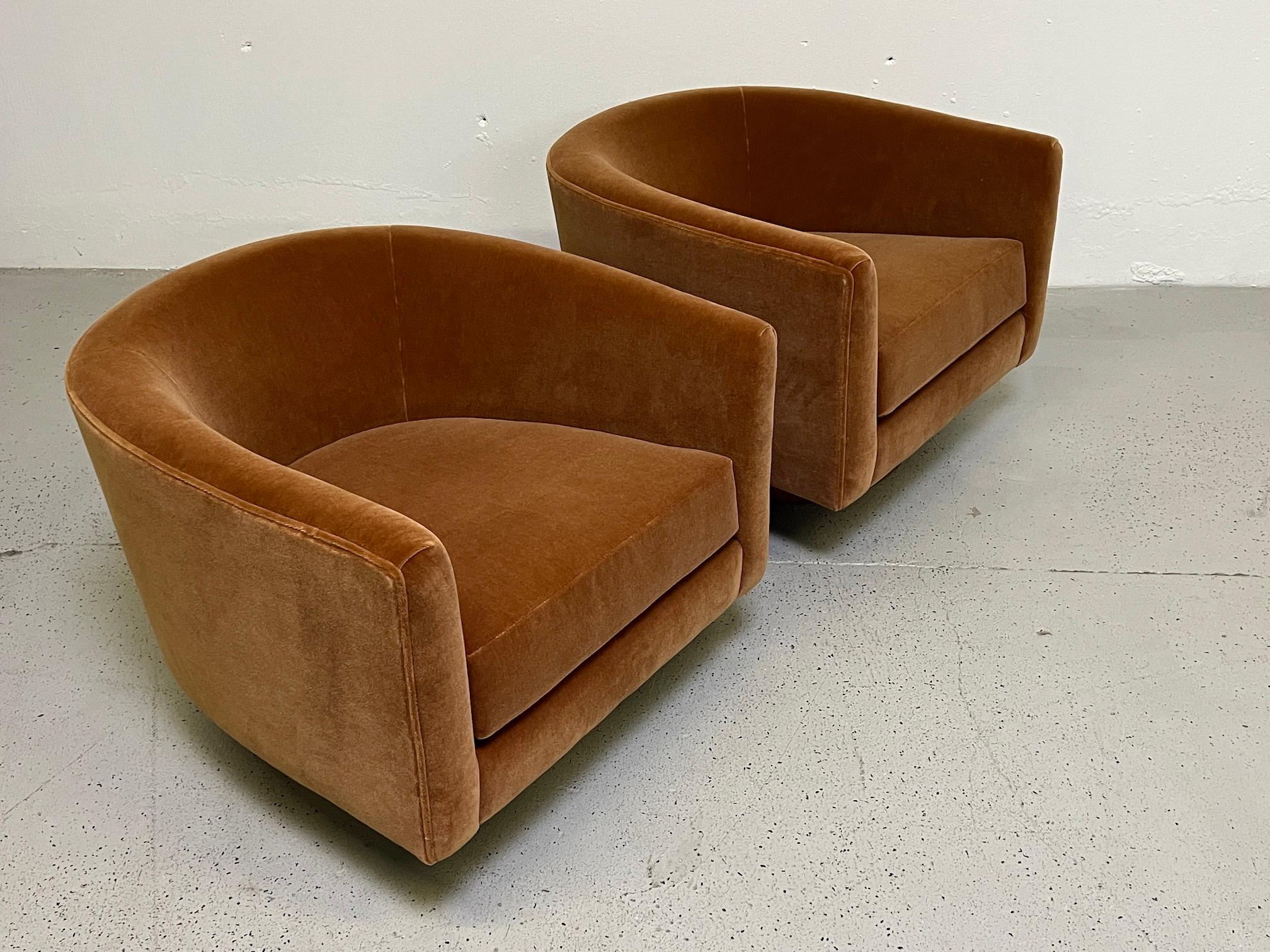 Pair of Rocking Swivel Chairs by Milo Baughman  7