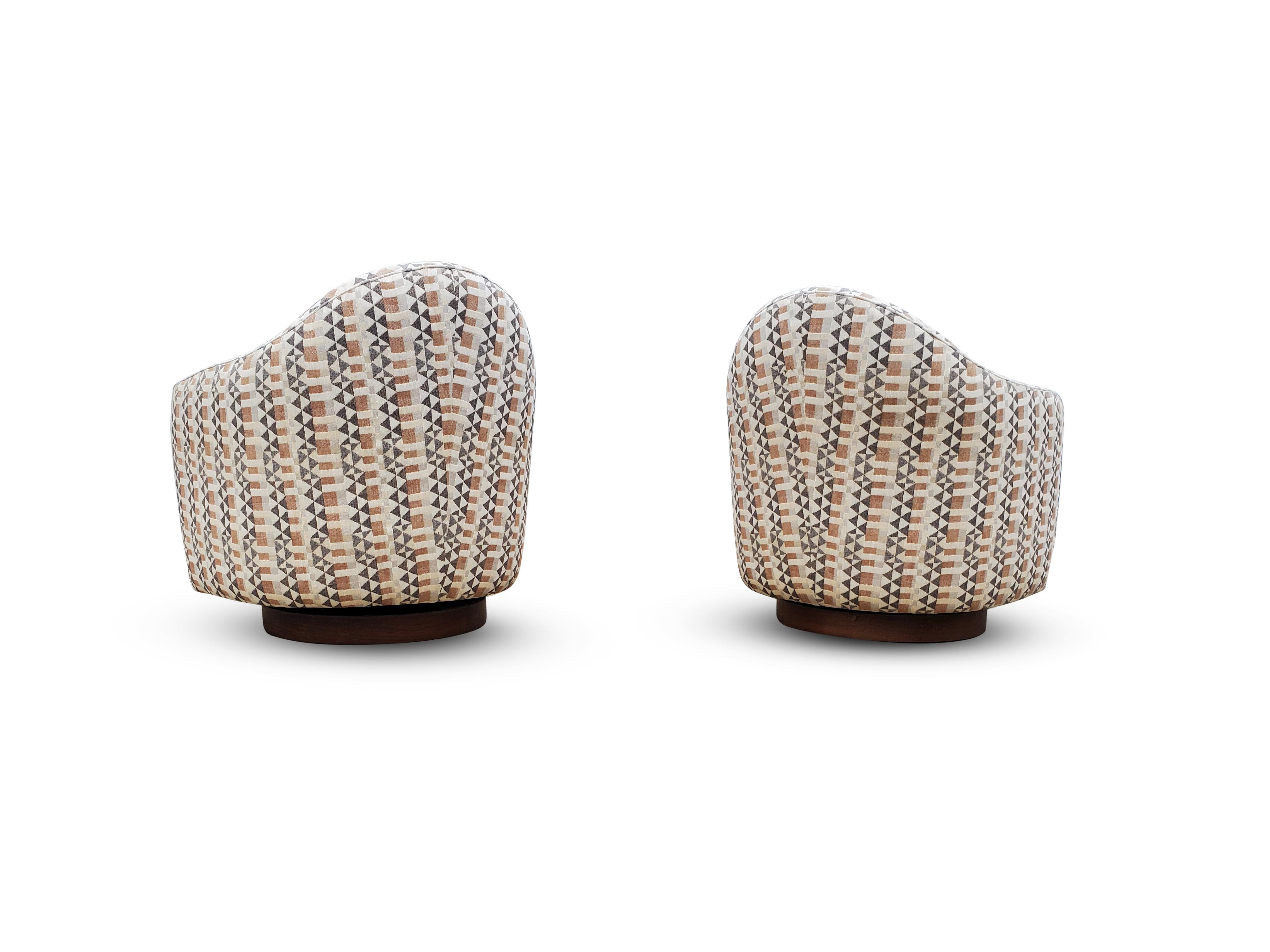 Mid-Century Modern Pair of Rocking Swivel Chairs by Milo Baughman