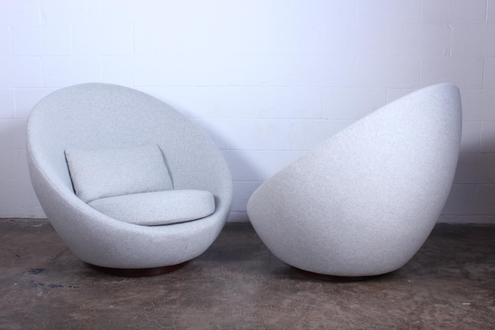 Mid-20th Century Pair of Rocking Swivel Chairs by Milo Baughman