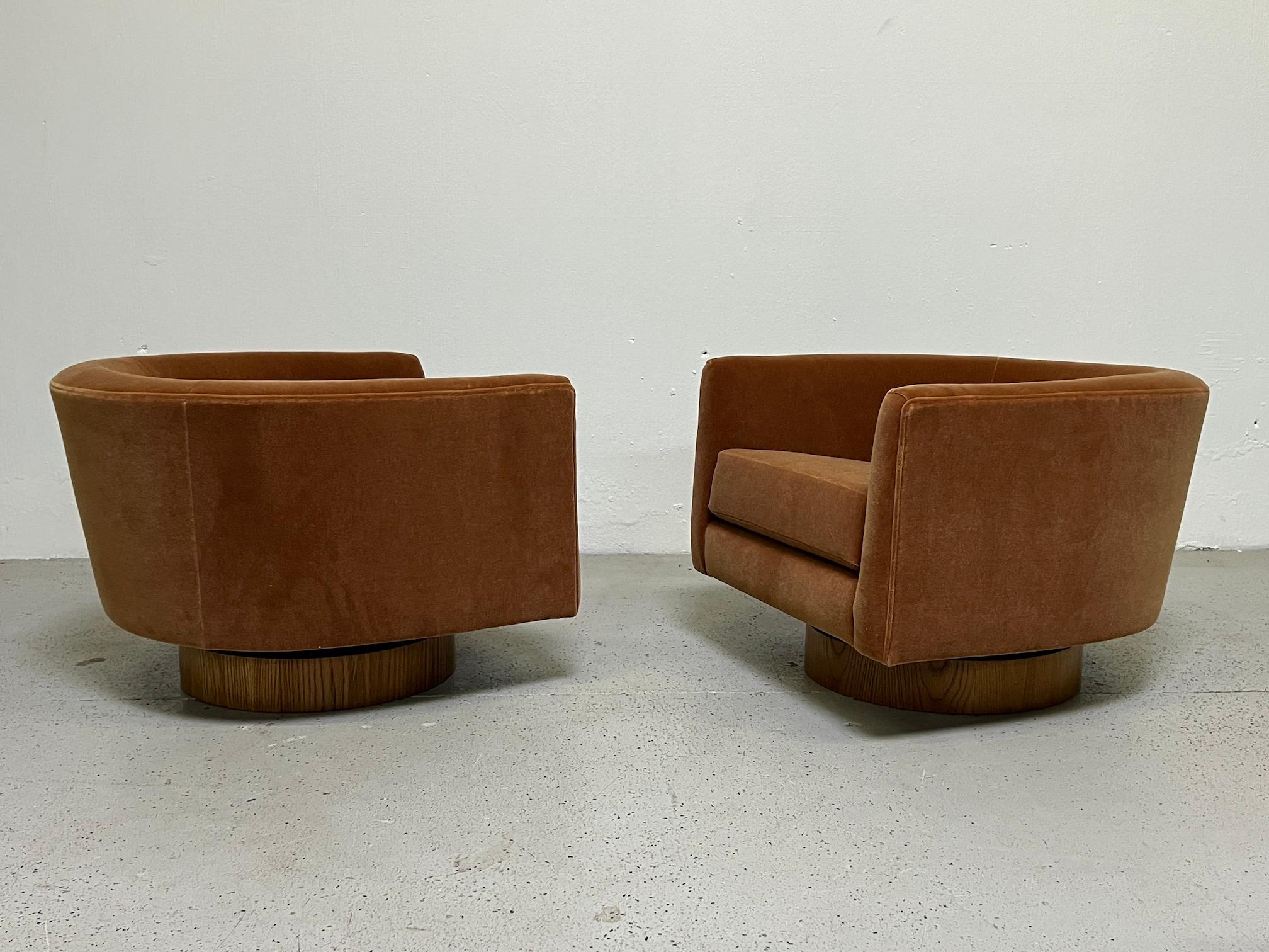 Pair of Rocking Swivel Chairs by Milo Baughman  3