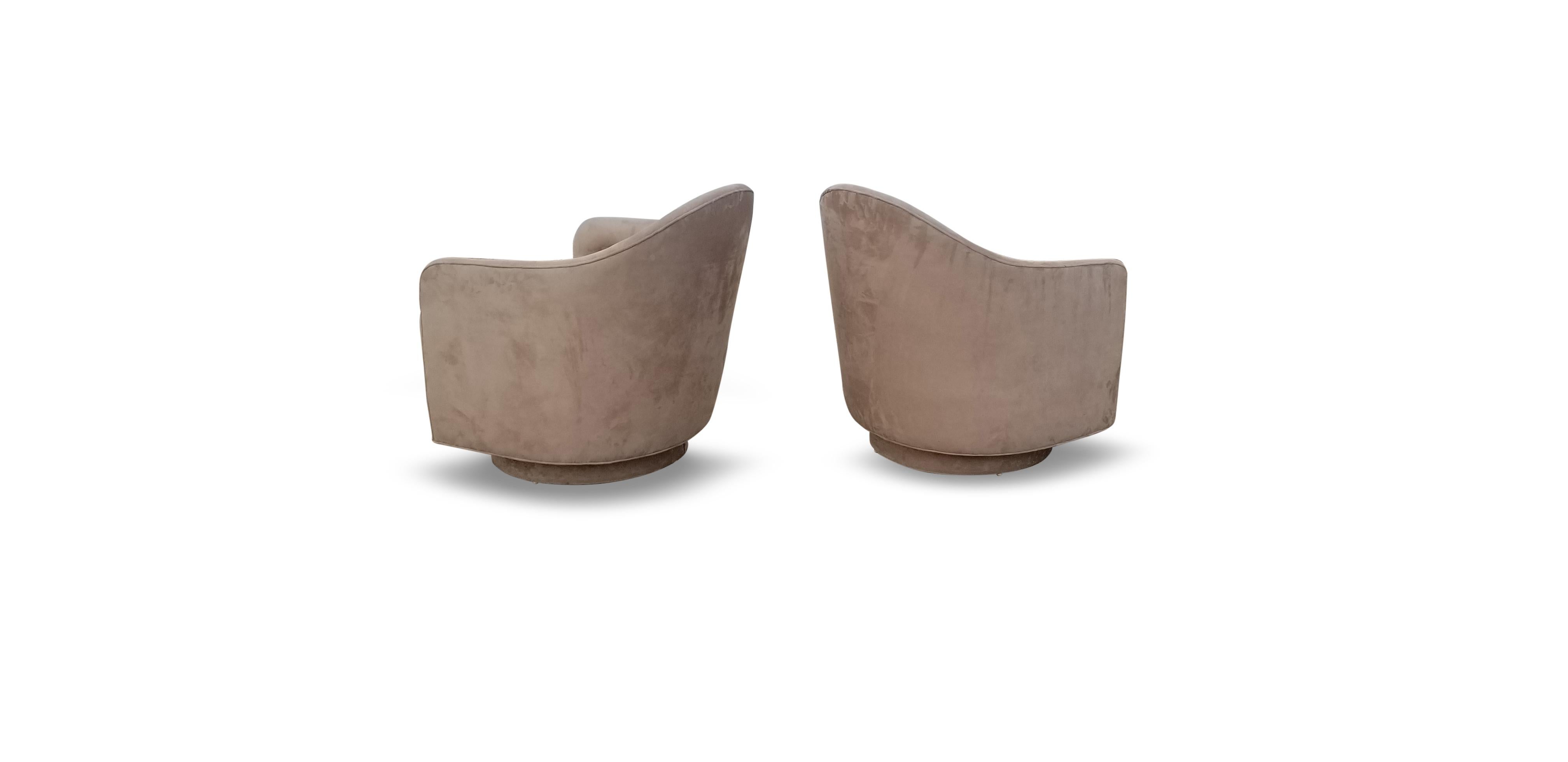 Mid-Century Modern Pair of Rocking Swivel Lounge Chairs by Milo Baughman