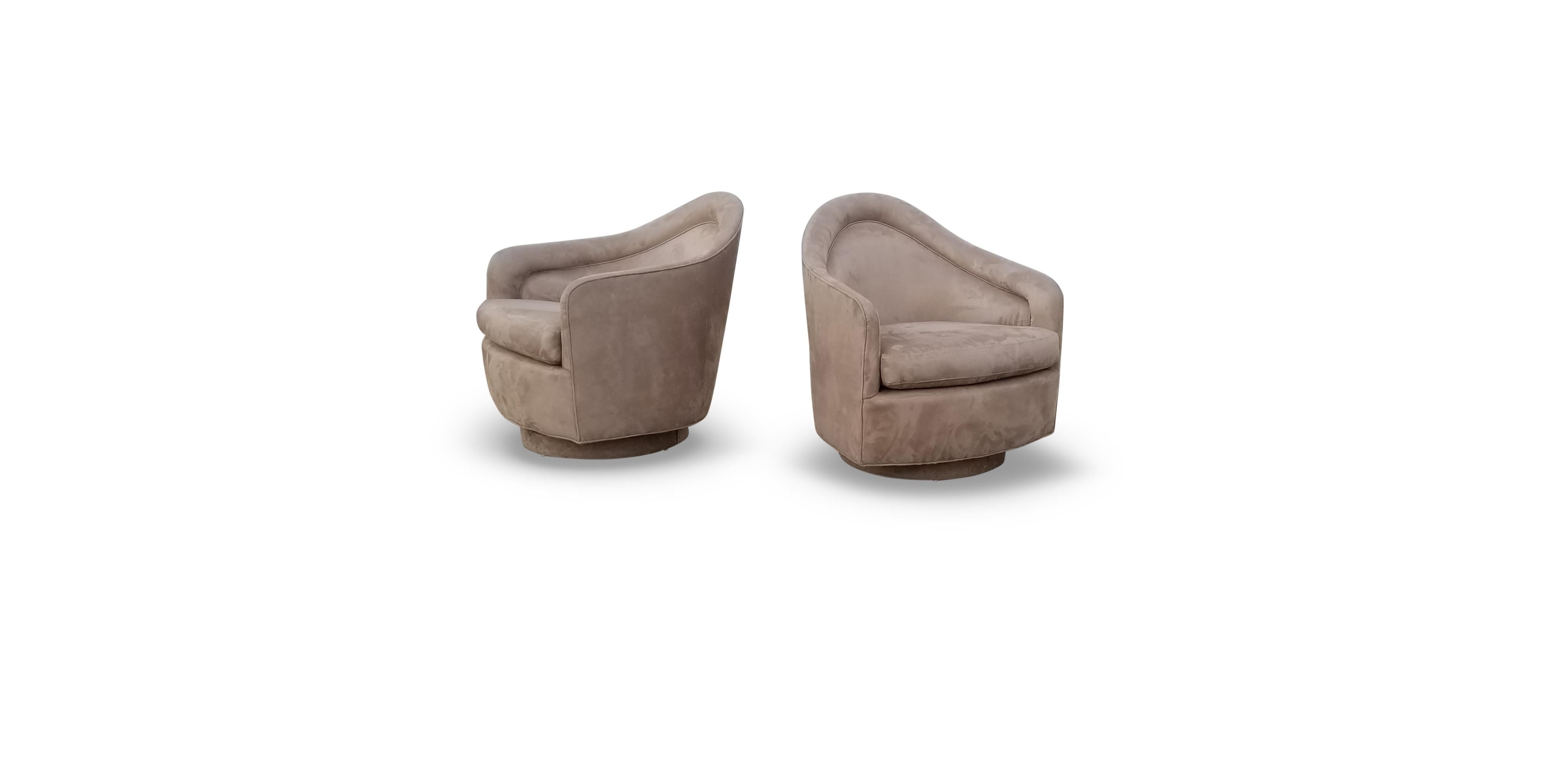Pair of Rocking Swivel Lounge Chairs by Milo Baughman In Good Condition In Middlesex, NJ