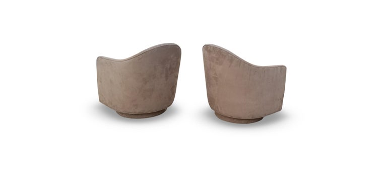 20th Century Pair of Rocking Swivel Lounge Chairs by Milo Baughman For Sale