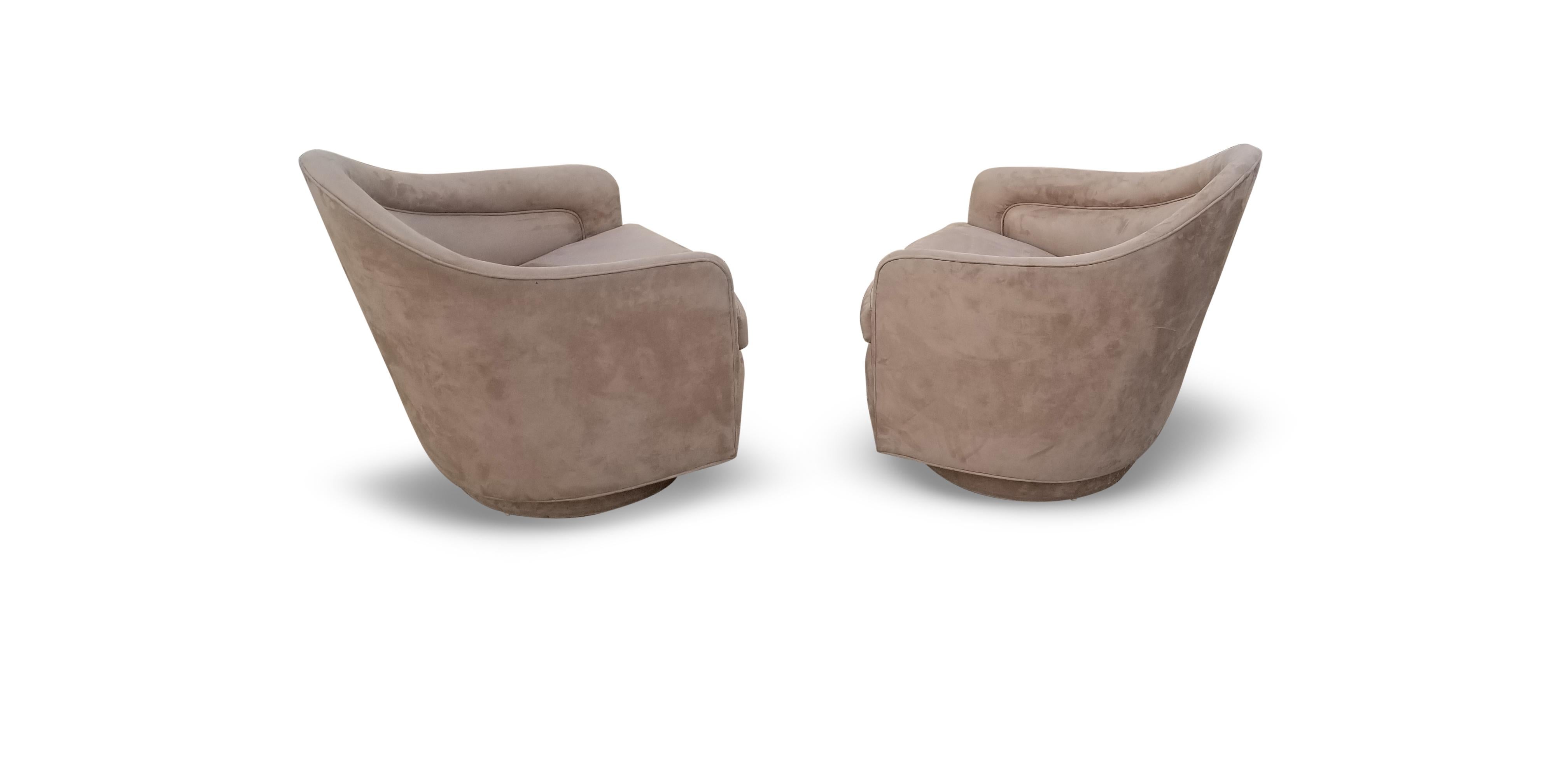 Pair of Rocking Swivel Lounge Chairs by Milo Baughman 1
