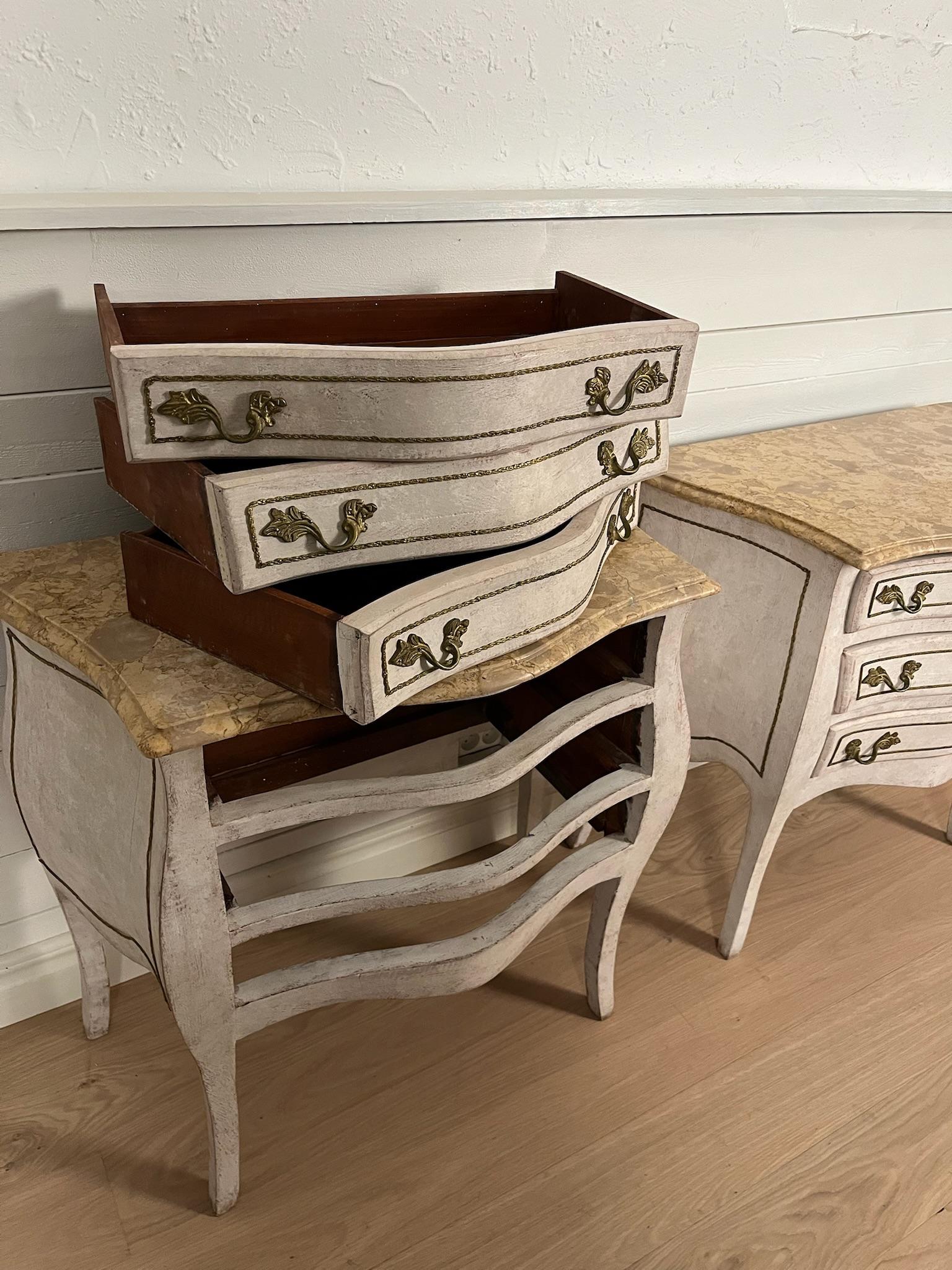 Painted Pair of Rococo bombe commodes / Nightstands - 20th Century