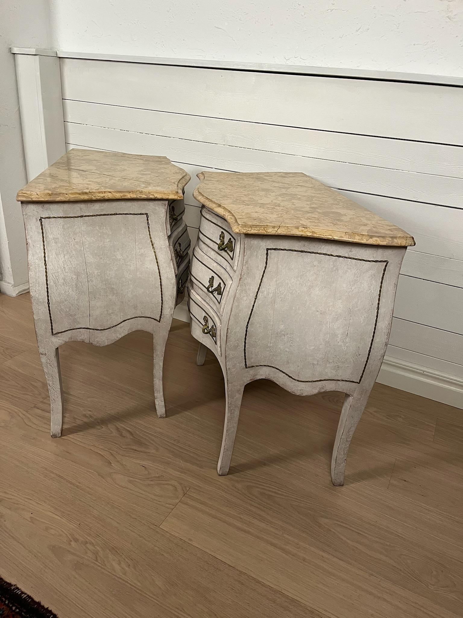 Pair of Rococo bombe commodes / Nightstands - 20th Century 4