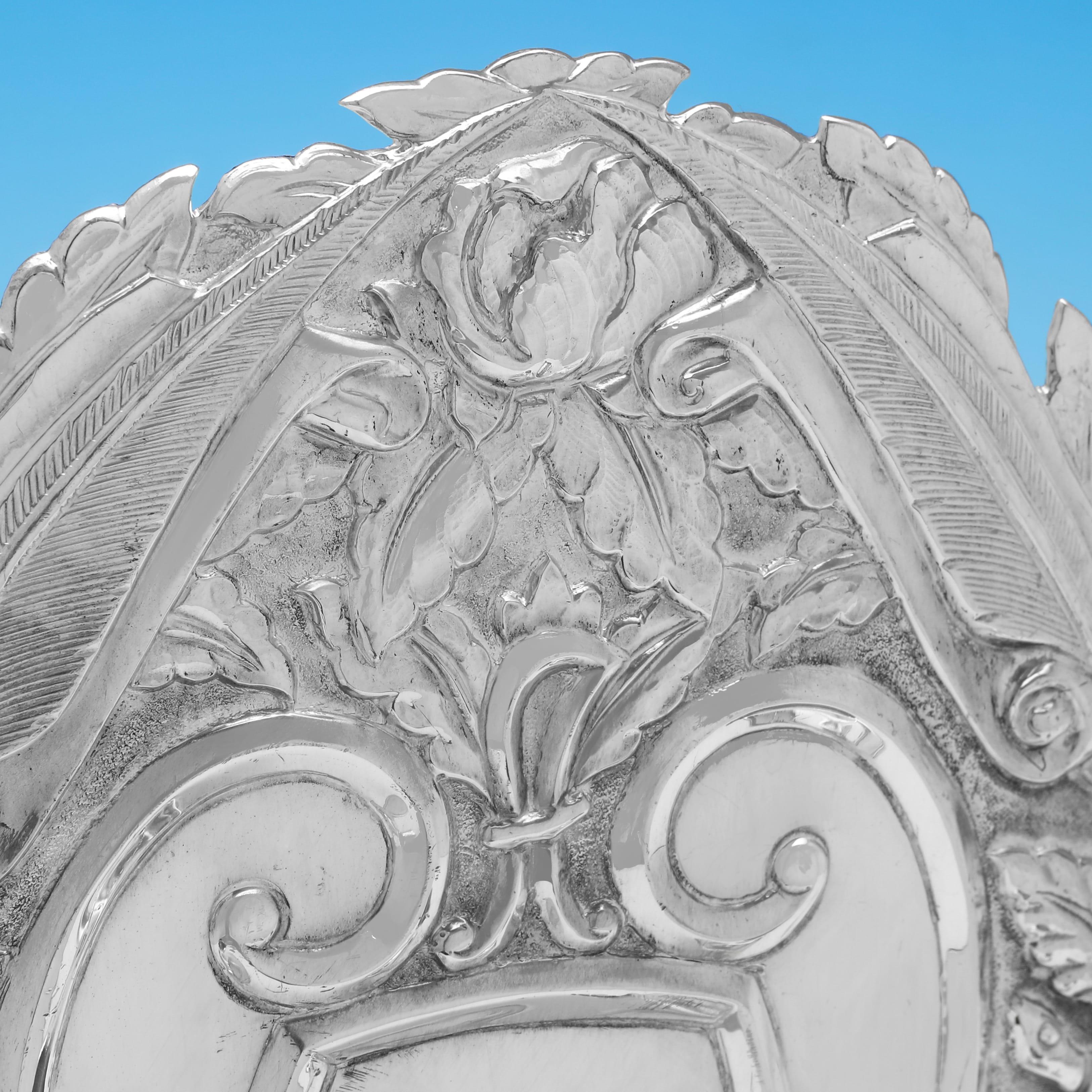 Inglese Coppia di applique rococò Britannia standard in argento realizzate da Asprey nel 1955 in vendita