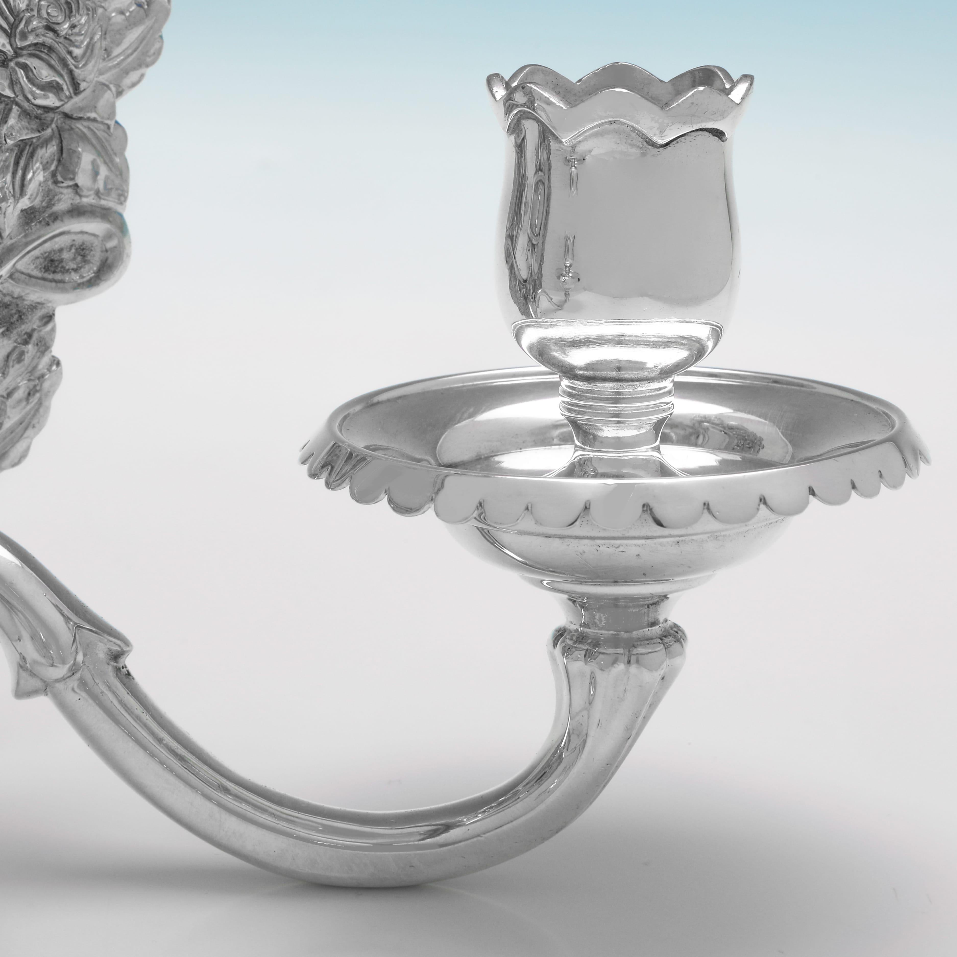 Coppia di applique rococò Britannia standard in argento realizzate da Asprey nel 1955 In condizioni buone in vendita a London, London