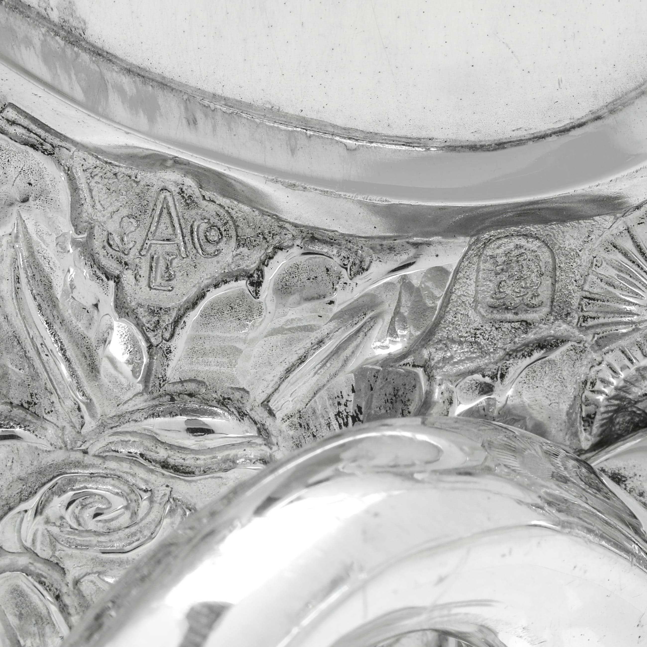 Metà XX secolo Coppia di applique rococò Britannia standard in argento realizzate da Asprey nel 1955 in vendita