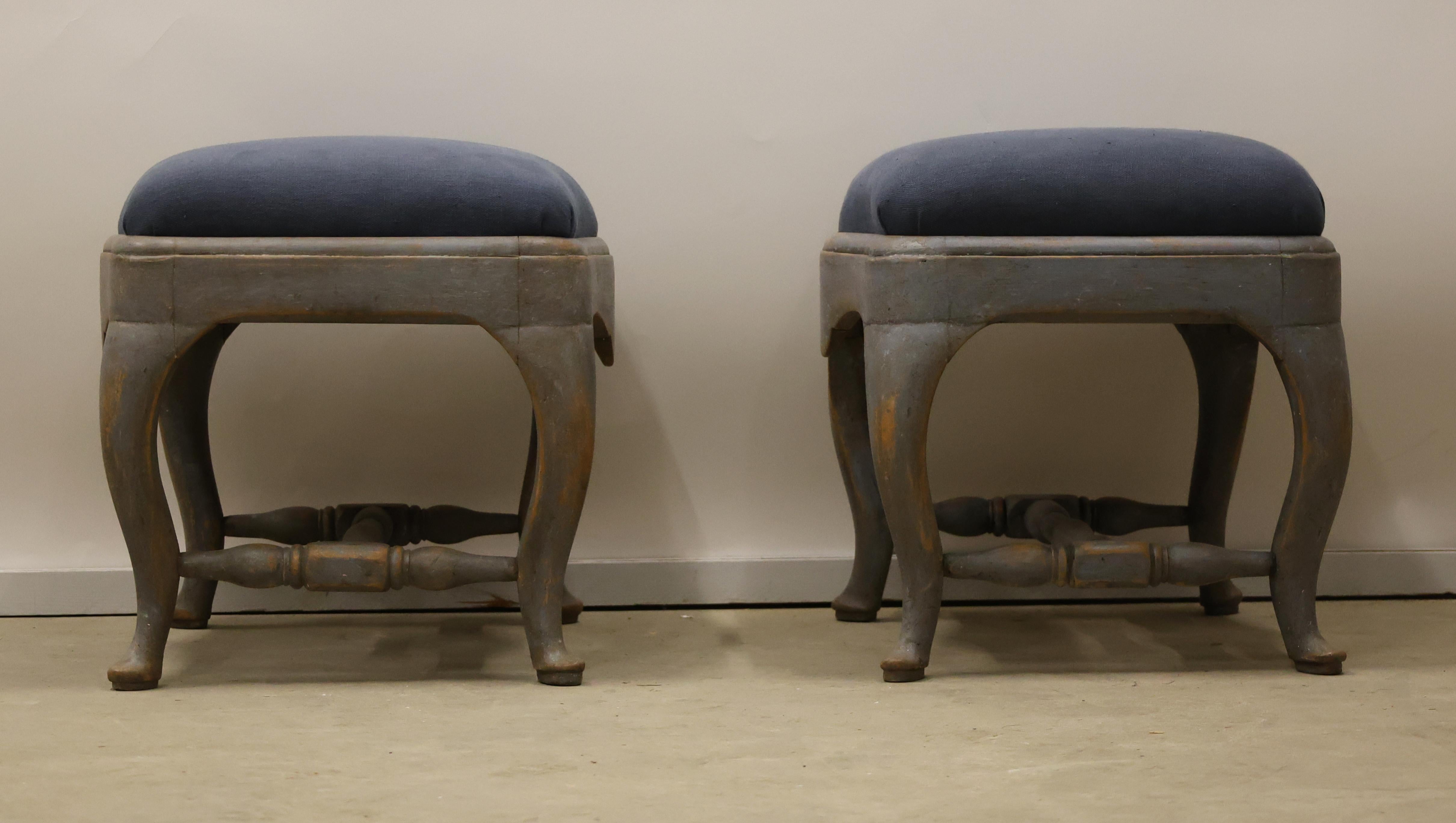 Suédois Paire de tabourets rococo en vente