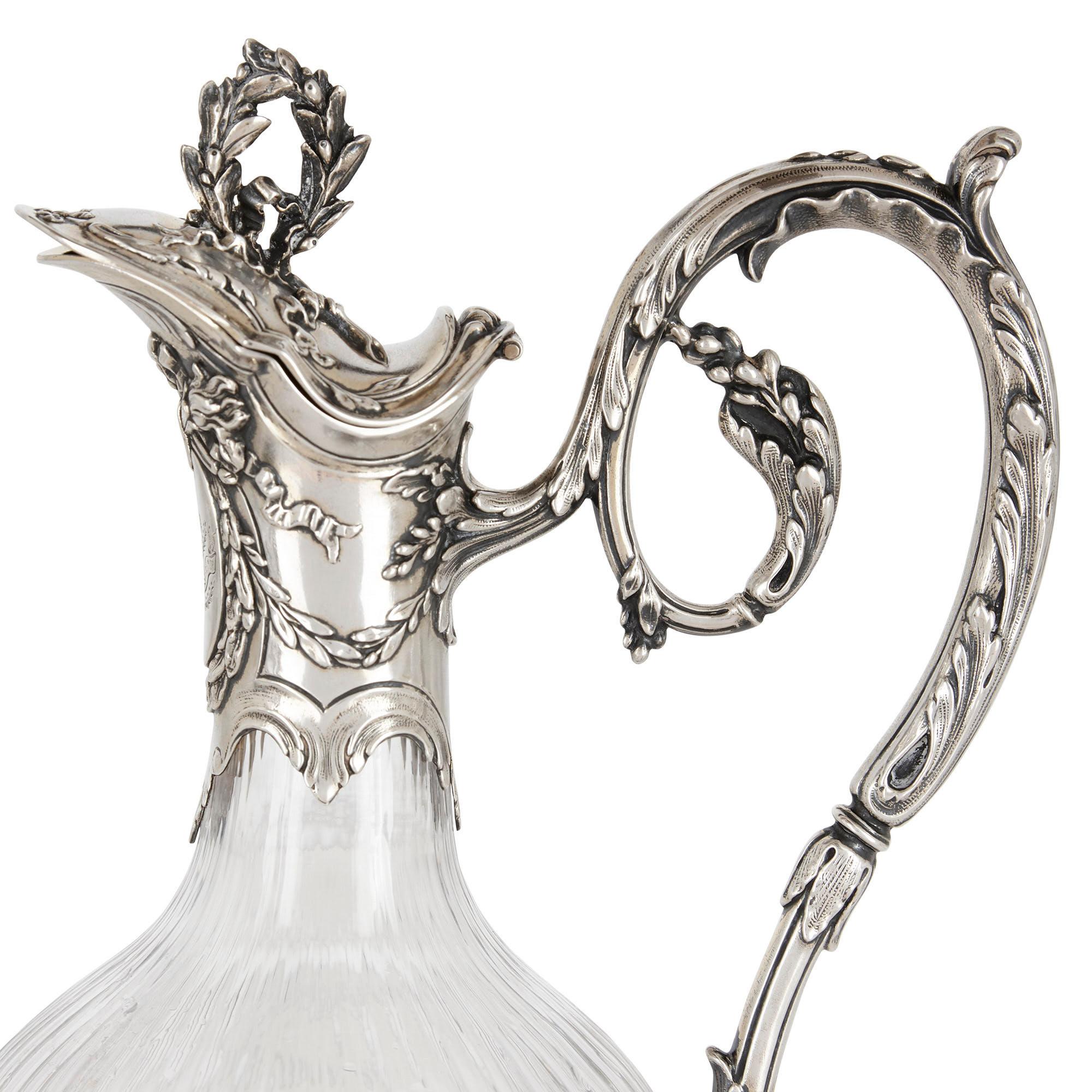 Pareja de jarras de clarete de cristal con montura de plata de estilo rococó de Boivin Francés en venta