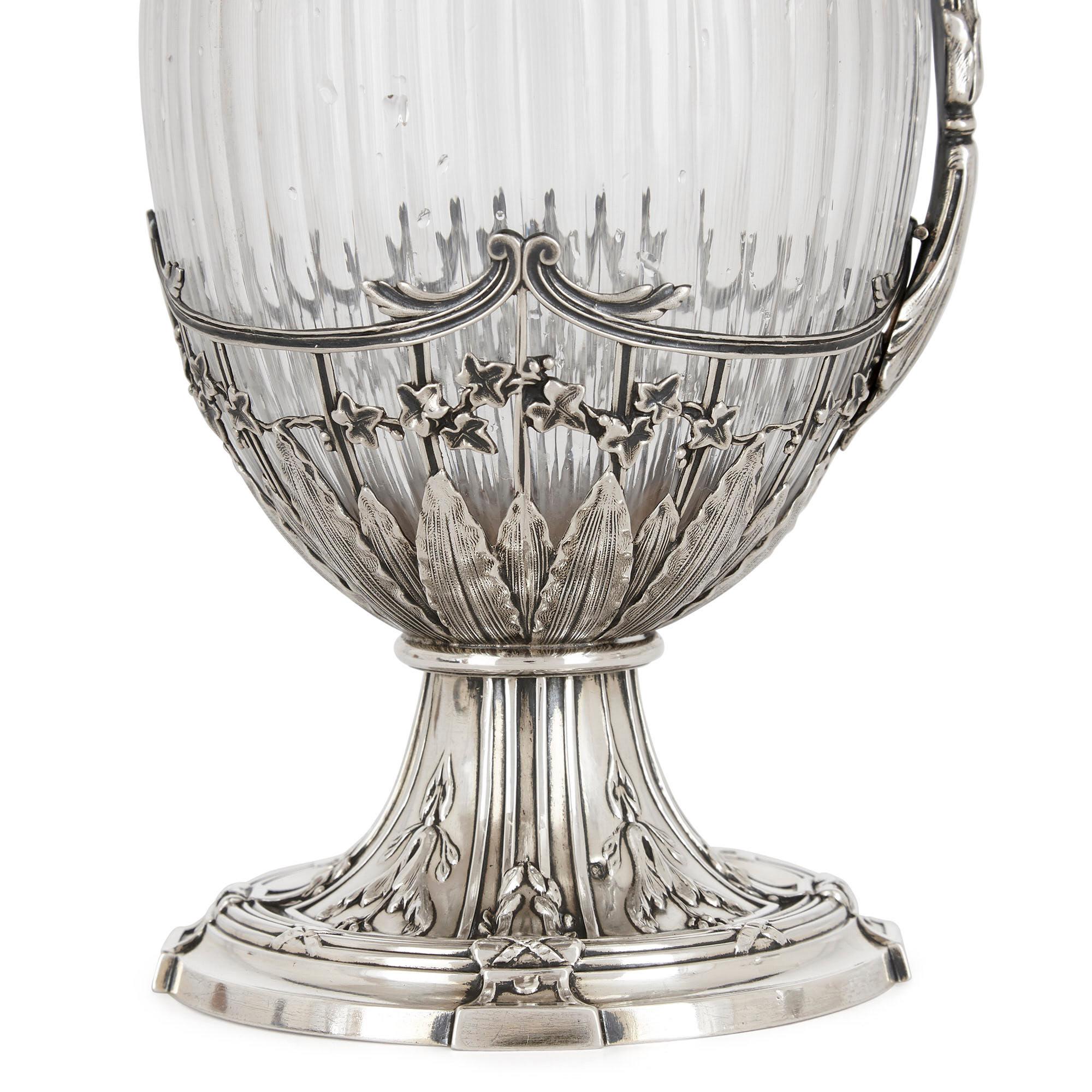Pareja de jarras de clarete de cristal con montura de plata de estilo rococó de Boivin en Bueno estado para la venta en London, GB