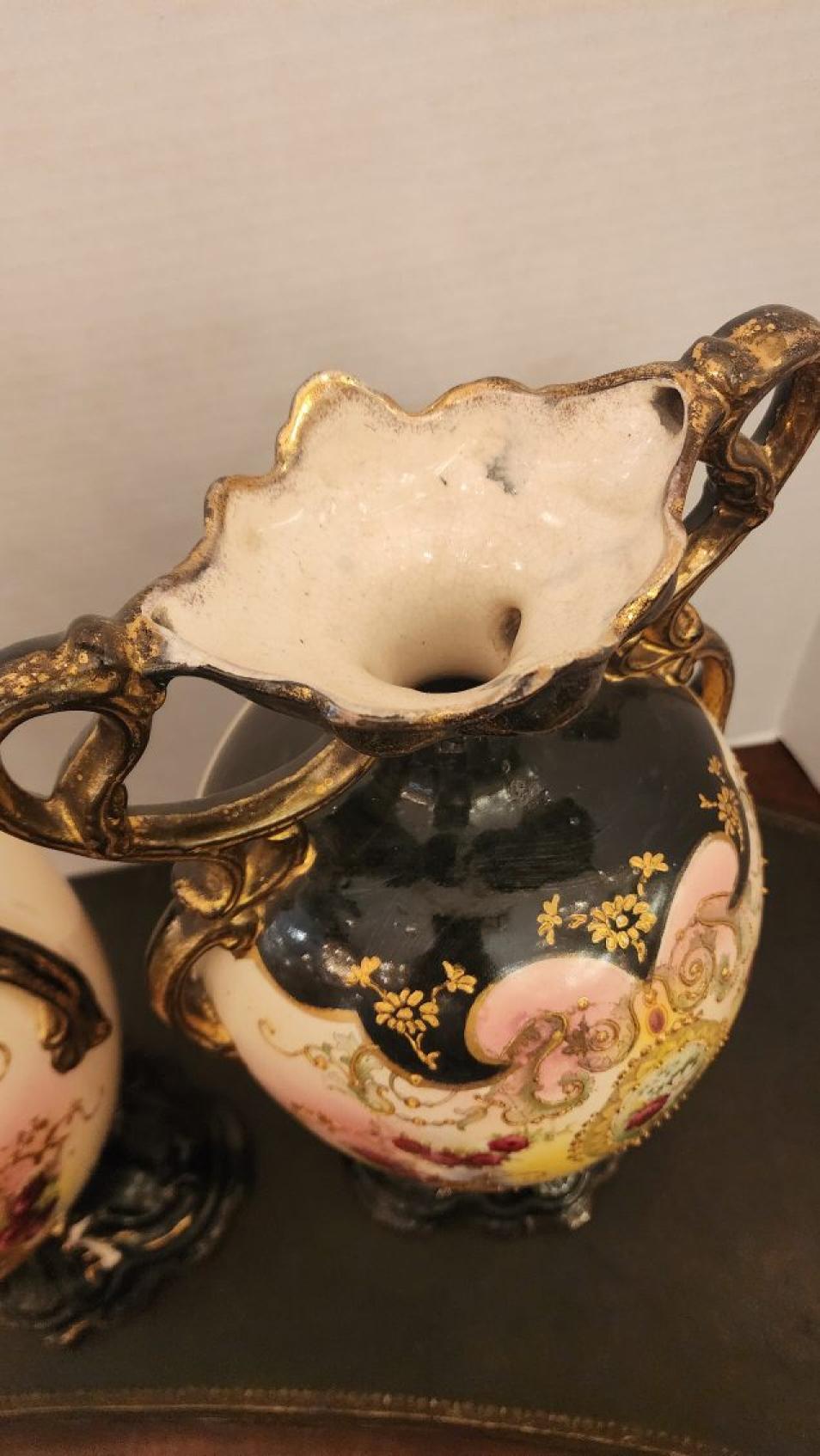 Coppia di urne in stile rococò in vendita 2