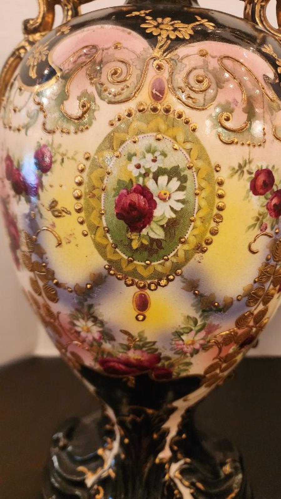 Francese Coppia di urne in stile rococò in vendita