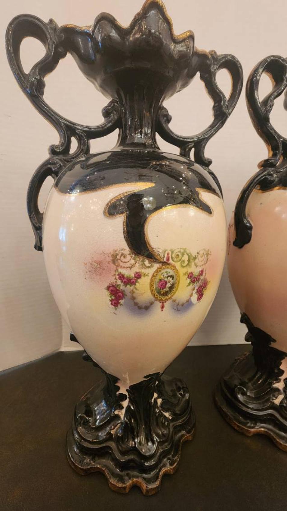 XX secolo Coppia di urne in stile rococò in vendita