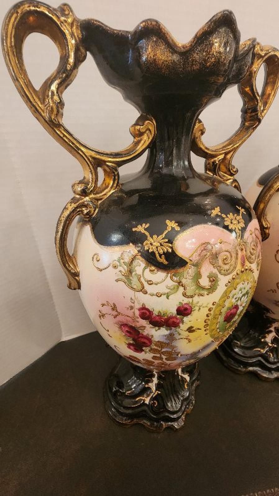 Coppia di urne in stile rococò in vendita 1