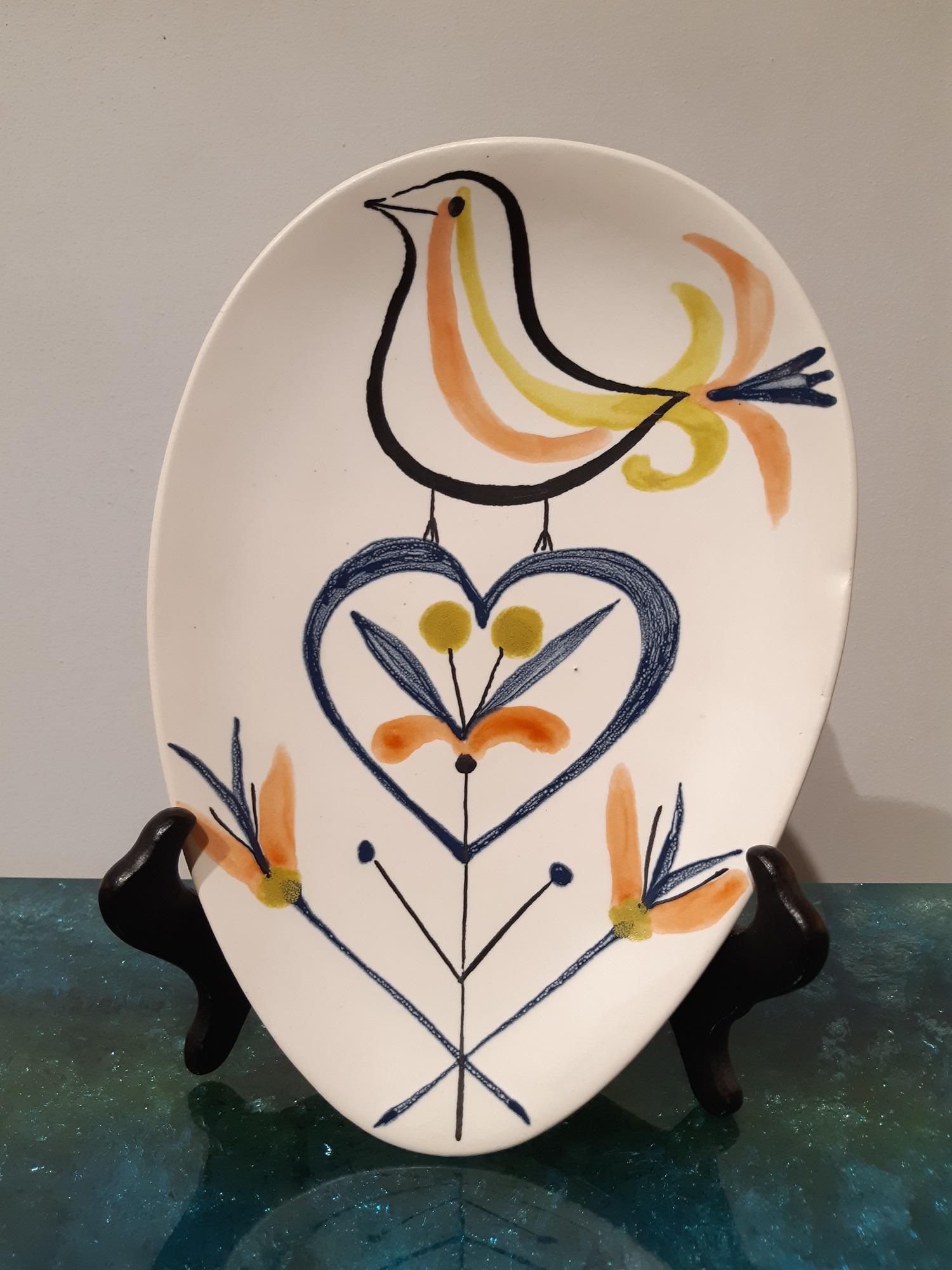 Pair of Roger Capron French ceramics Vallauris, 1960.

2 ceramics with birds decor made by the artist Roger Capron in Vallauris, France during the 1960s.

One dish and one 