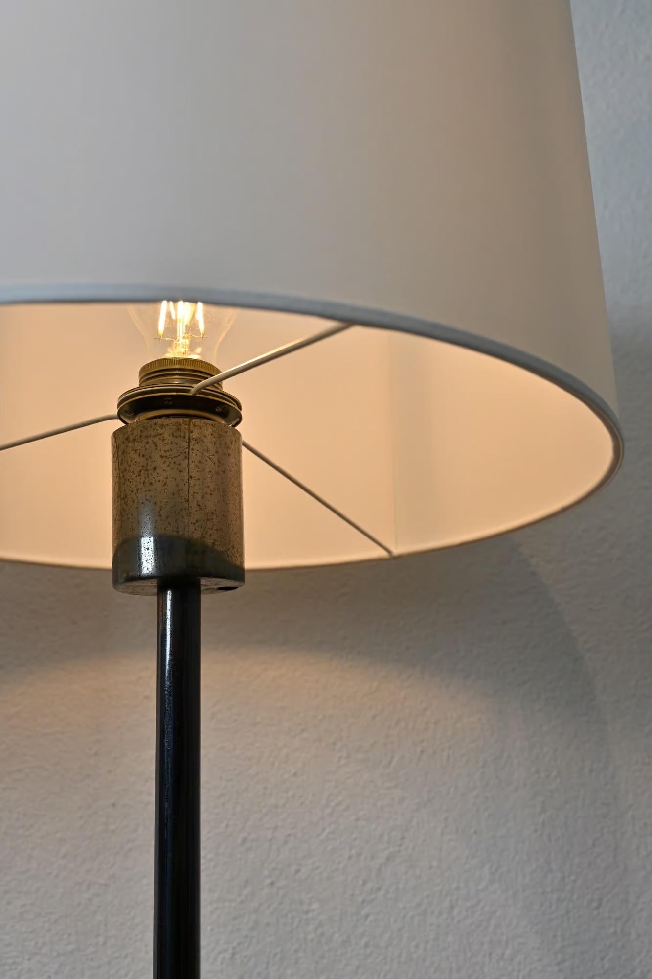 Français Paire de lampes de table Roger Fatus modèle 6111 par Disderot en vente