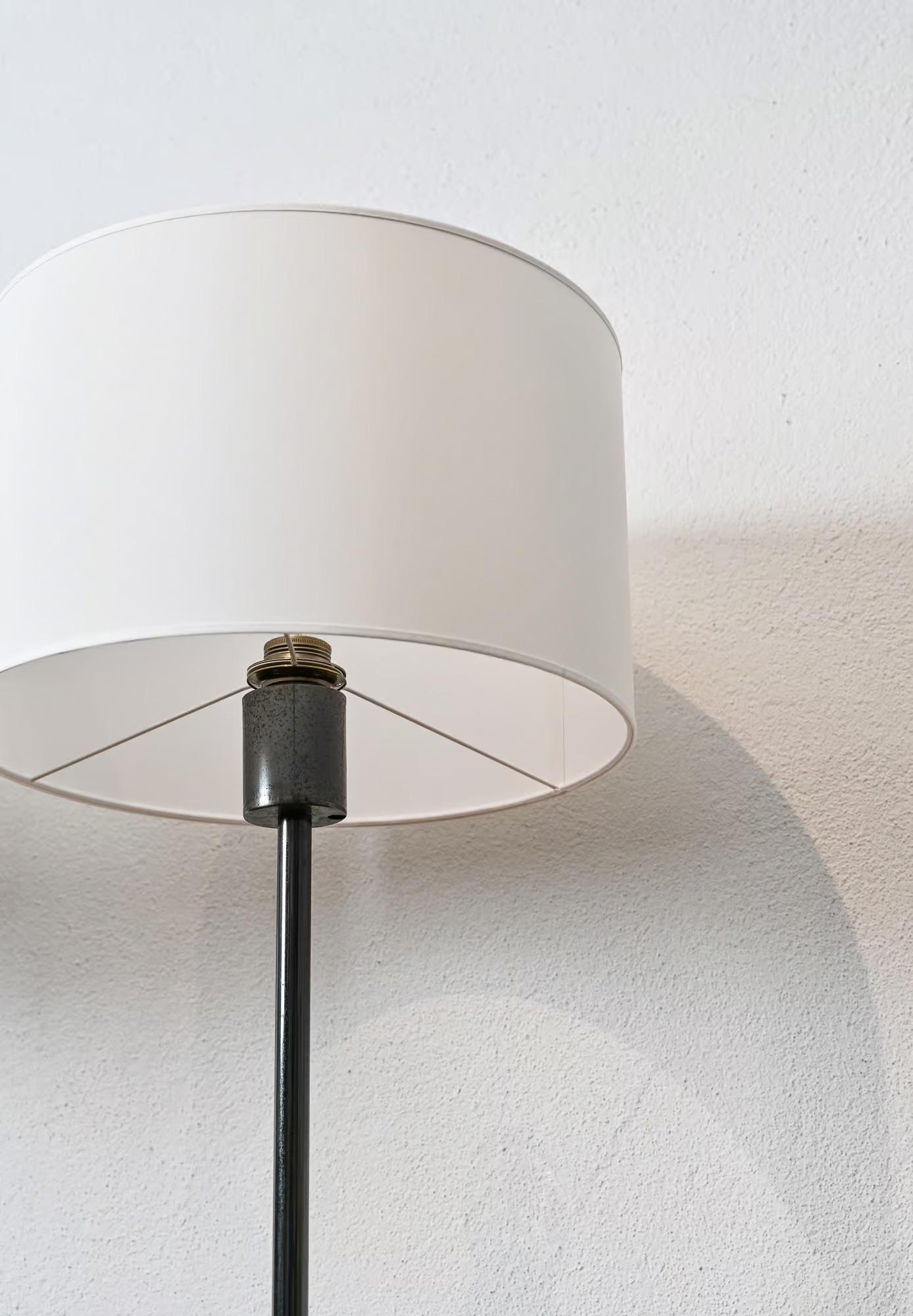 Bronze Paire de lampes de table Roger Fatus modèle 6111 par Disderot en vente