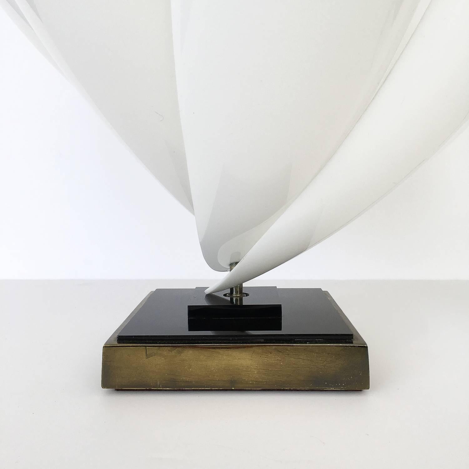 Pair of Roger Rougier Acrylic Twist Spiral Table Lamps In Good Condition In Chicago, IL