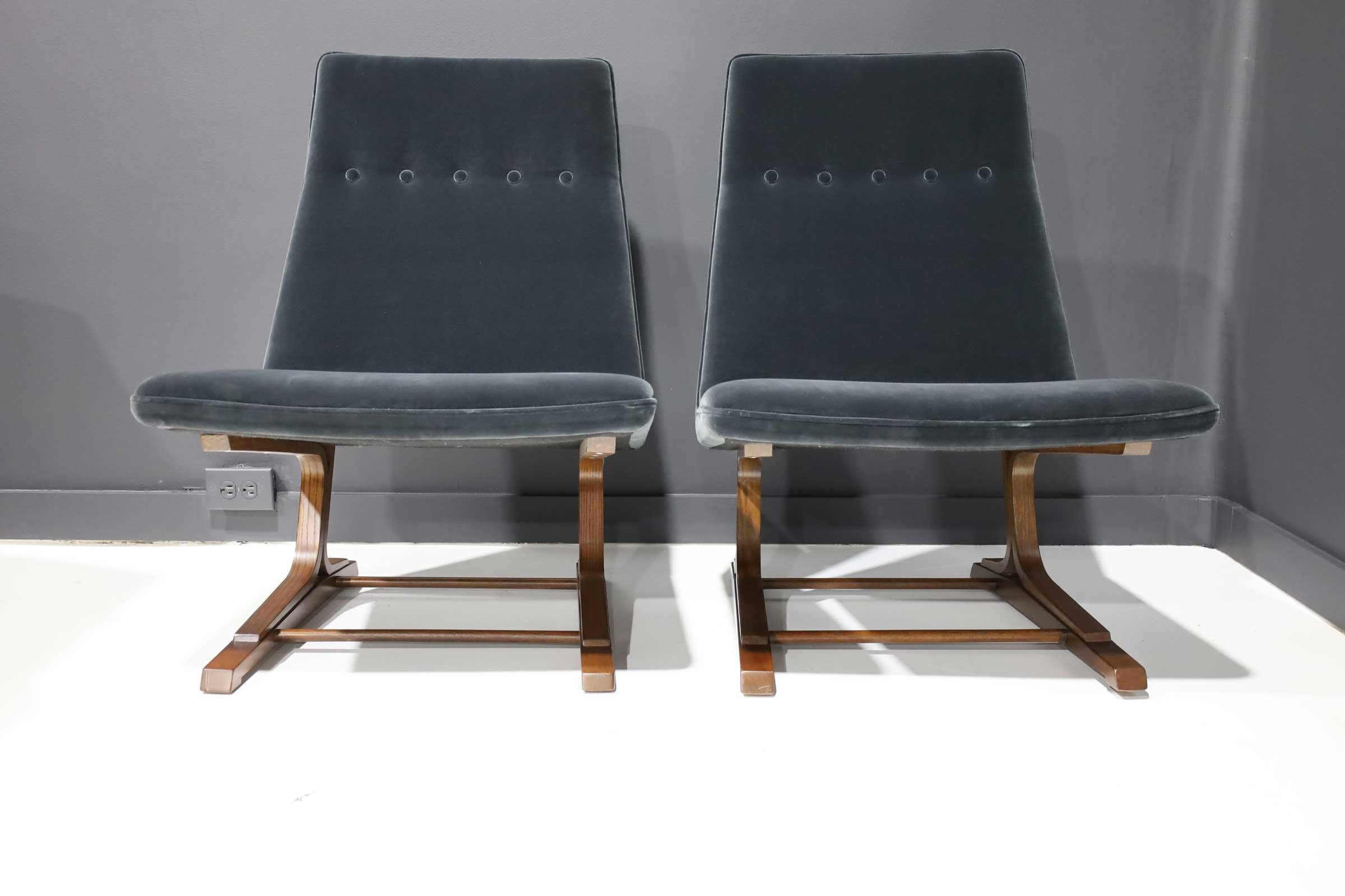 Roger Lee Sprunger for Dunbar pair of cantilever lounge chairs, model 480, oakwood base structures. Reupholstered in a Smokey blue velvet.