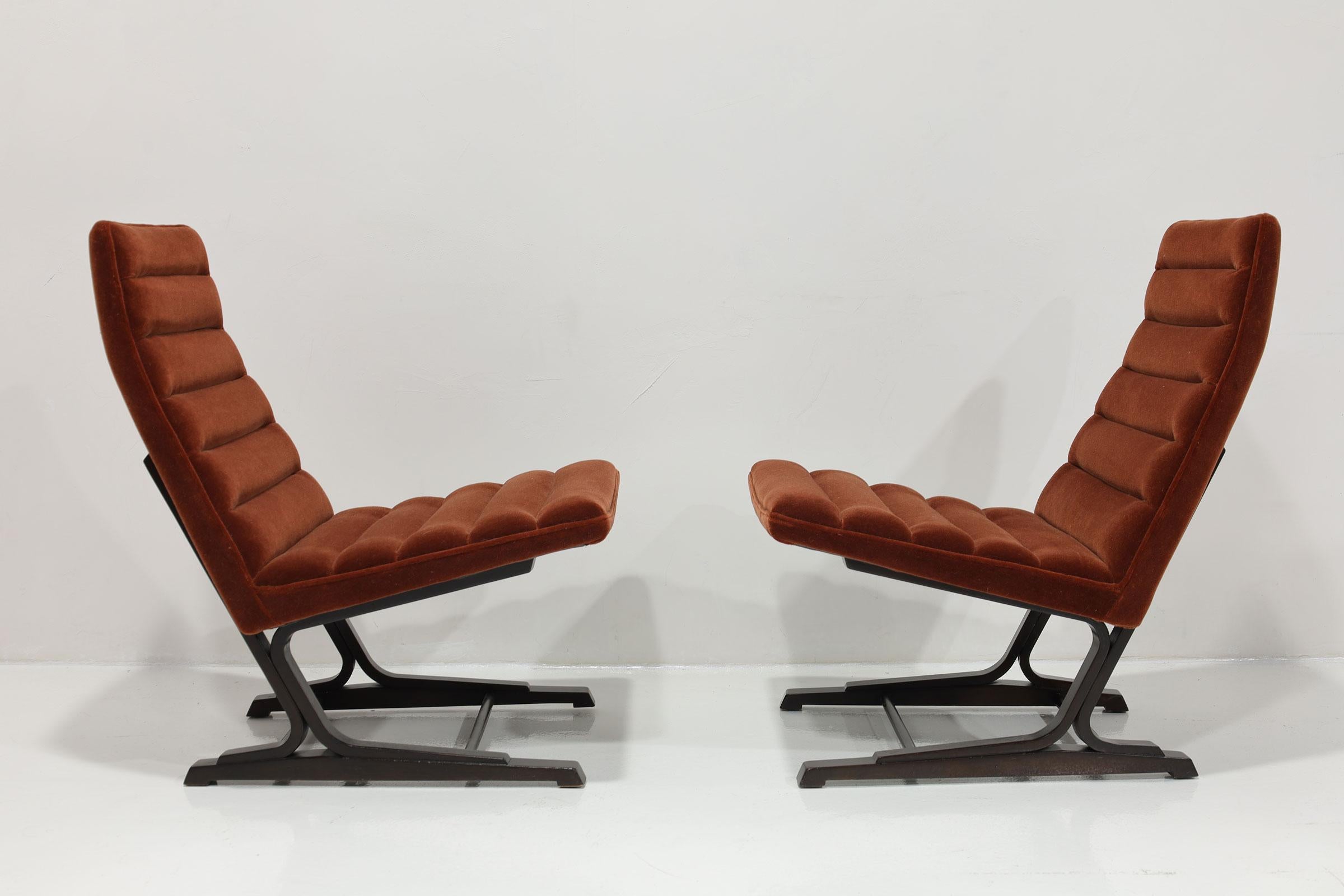 Ottone Coppia di sedie a sbalzo di Roger Sprunger per Dunbar in mohair in vendita