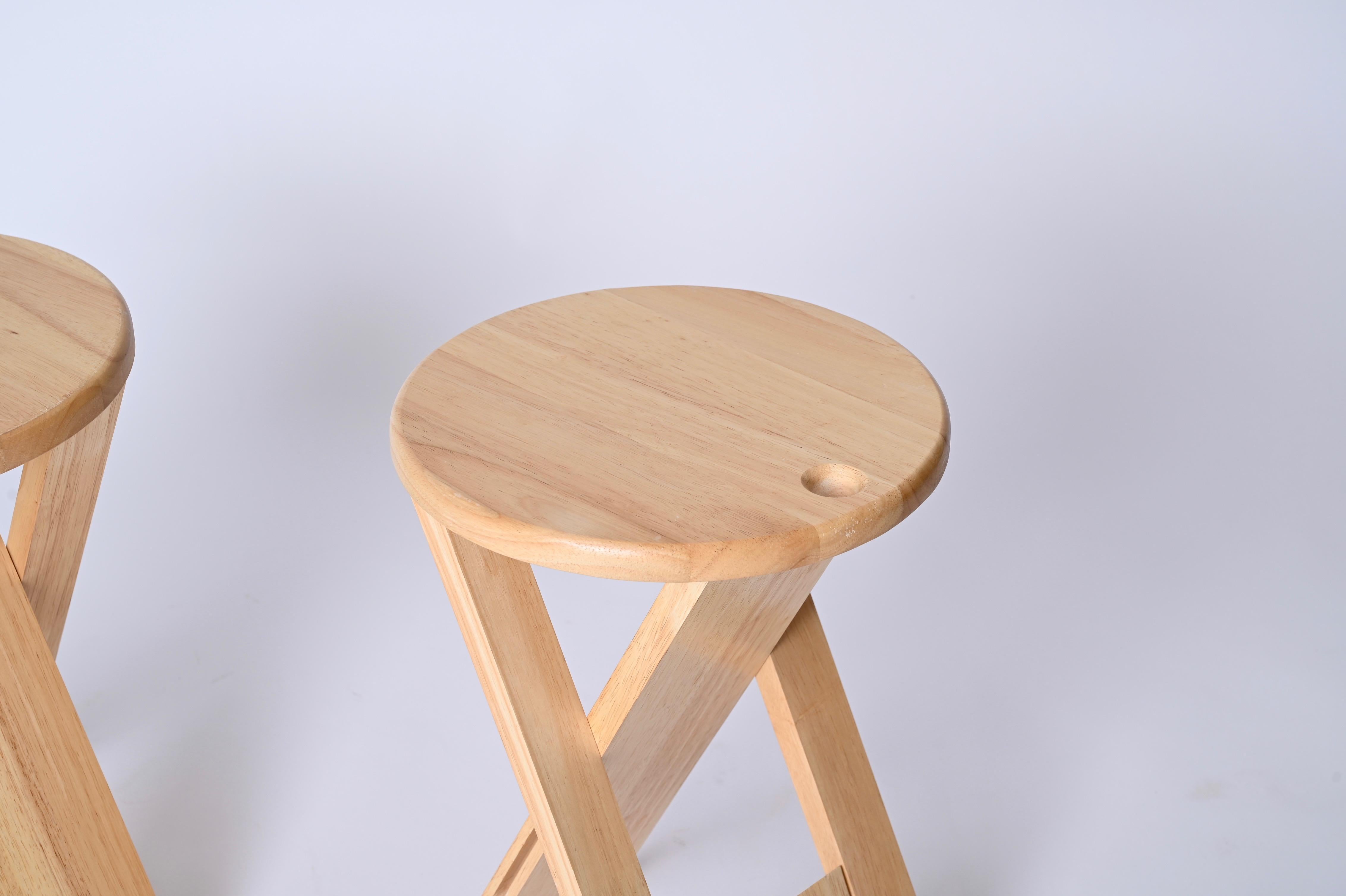 Legno Coppia di sgabelli Foldes di Roger Tallon Ts per Sentou, Francia, metà secolo 1970 in vendita