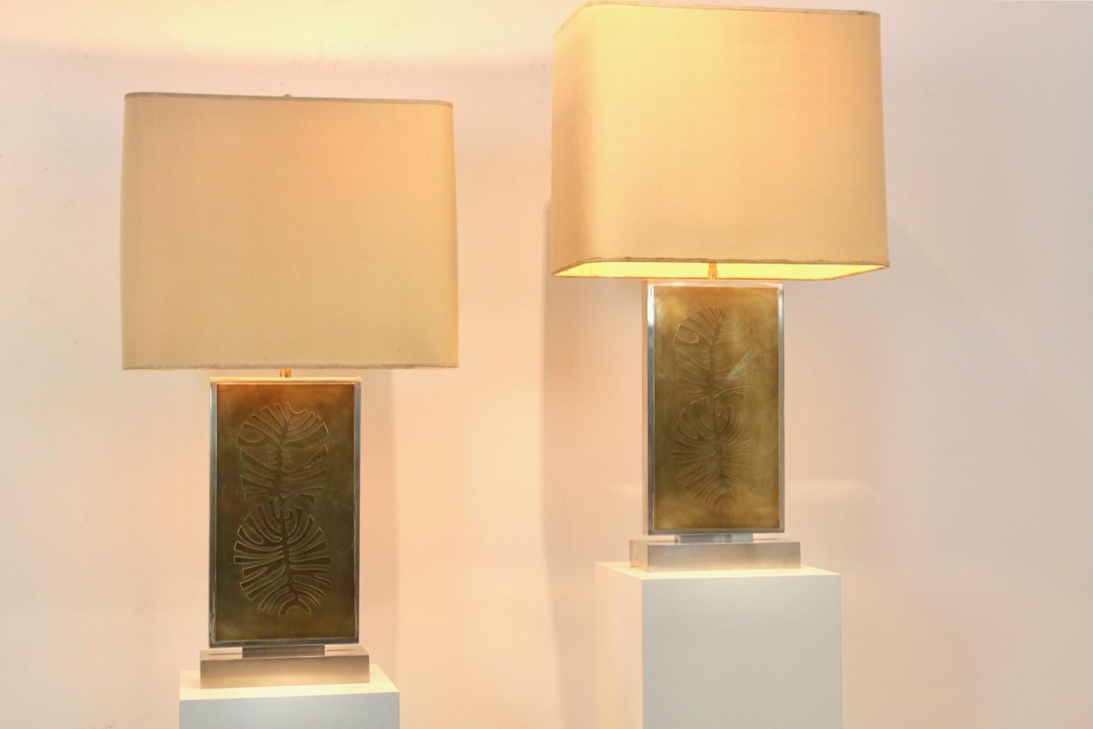 Ein Paar beeindruckende Roger Vanhevel-Tischlampen aus Messing mit Philodendron-Radierung, signiert im Angebot 6