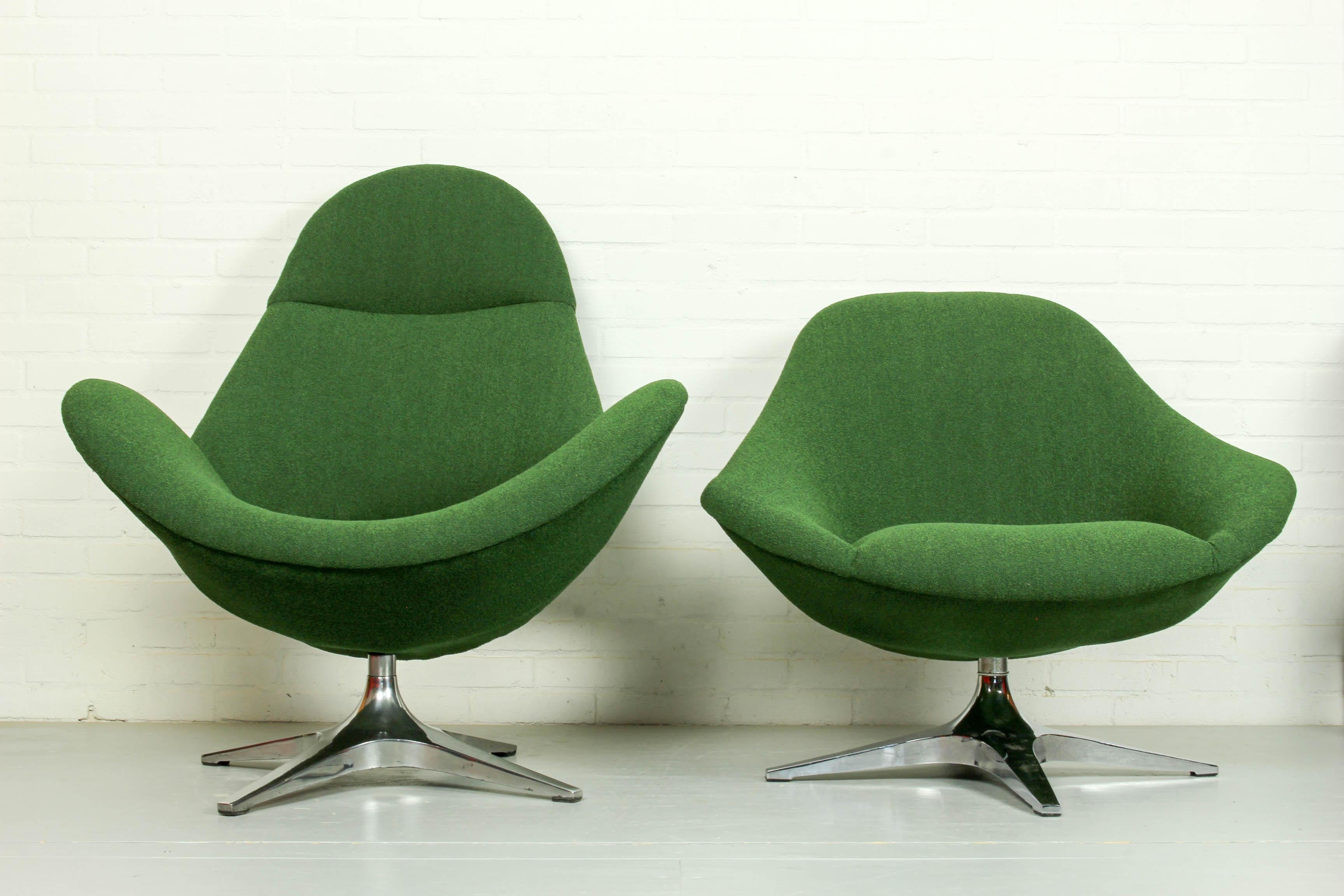 Aluminum Pair of Rohe Noordwolde Lounge Chair with Aluminium Crossfoot, 1960s