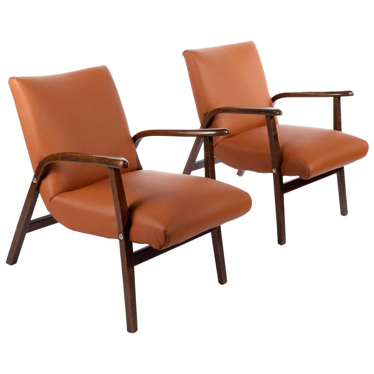 A set of two midcentury lounge chairs designed by Roland Rainer for the Cafe Ritter in Vienna, Austria, in 1952 and manufactured by Emil & Alfred Pollak.
The chairs are in excellent condition. They have been refurbished and completely new