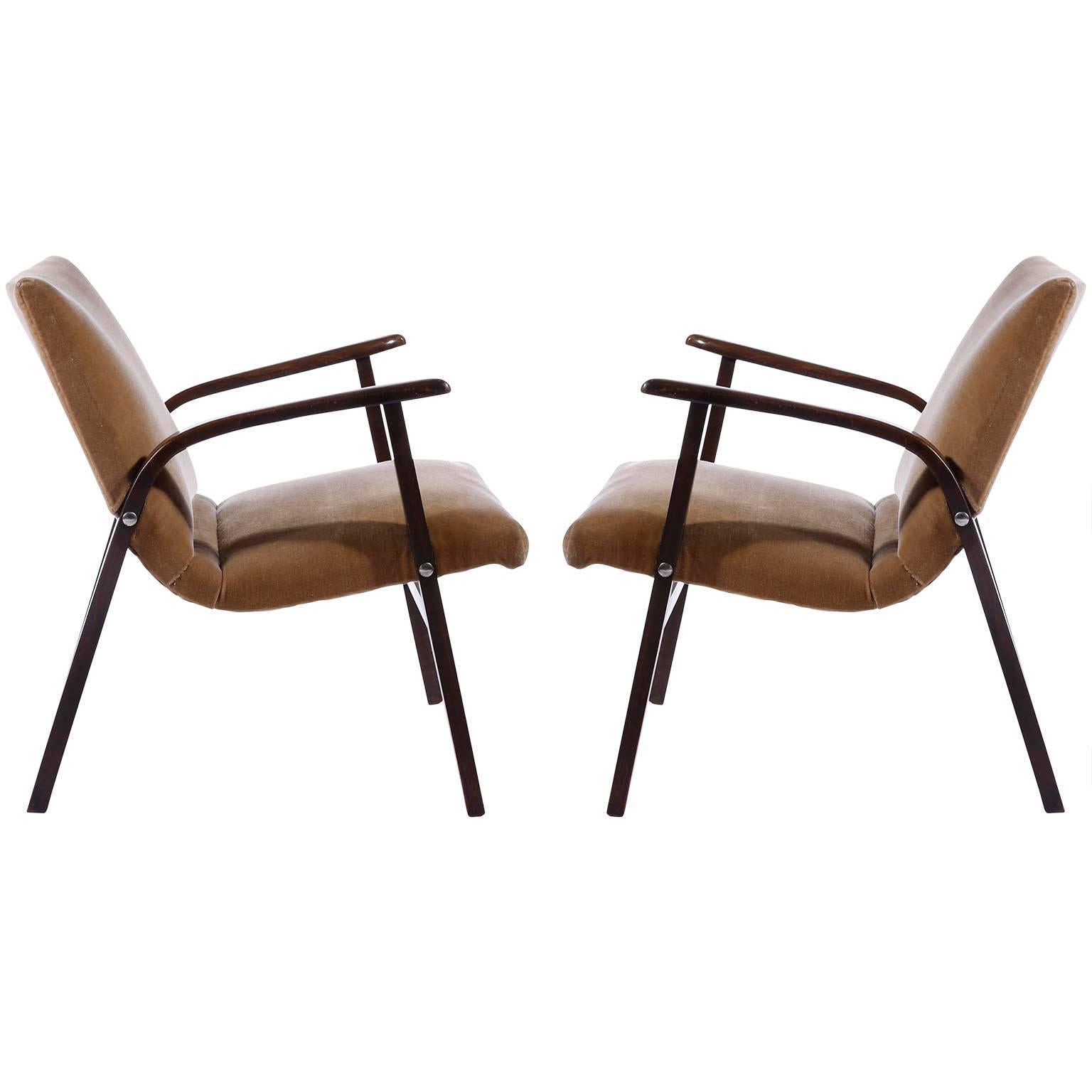 A pair of midcentury lounge chairs with organically curved armrests designed by Roland Rainer for the Cafe Ritter in Vienna, Austria, in 1952 and manufactured by Emil & Alfred Pollak.
The chairs are in very good condition. Most likely they were