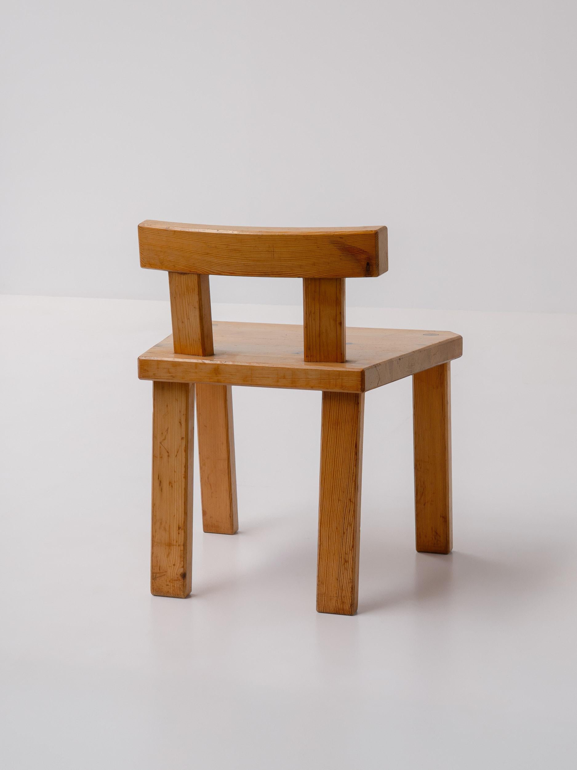 Swedish Pair of Roland Wilhelmsson Scandinavian Pine Low Chairs, 1960s Sweden For Sale