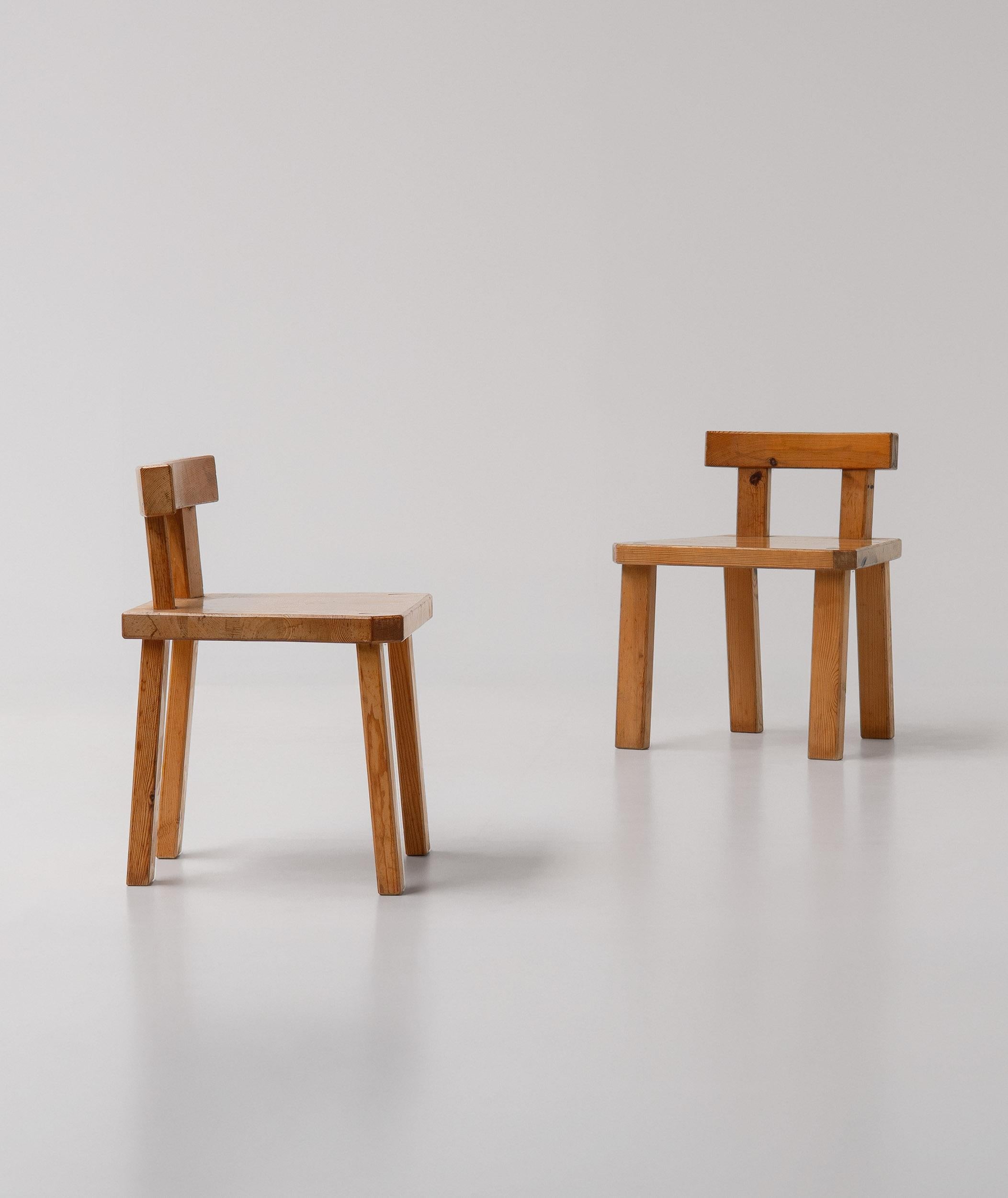 Pair of Roland Wilhelmsson Scandinavian Pine Low Chairs, 1960s Sweden For Sale 1