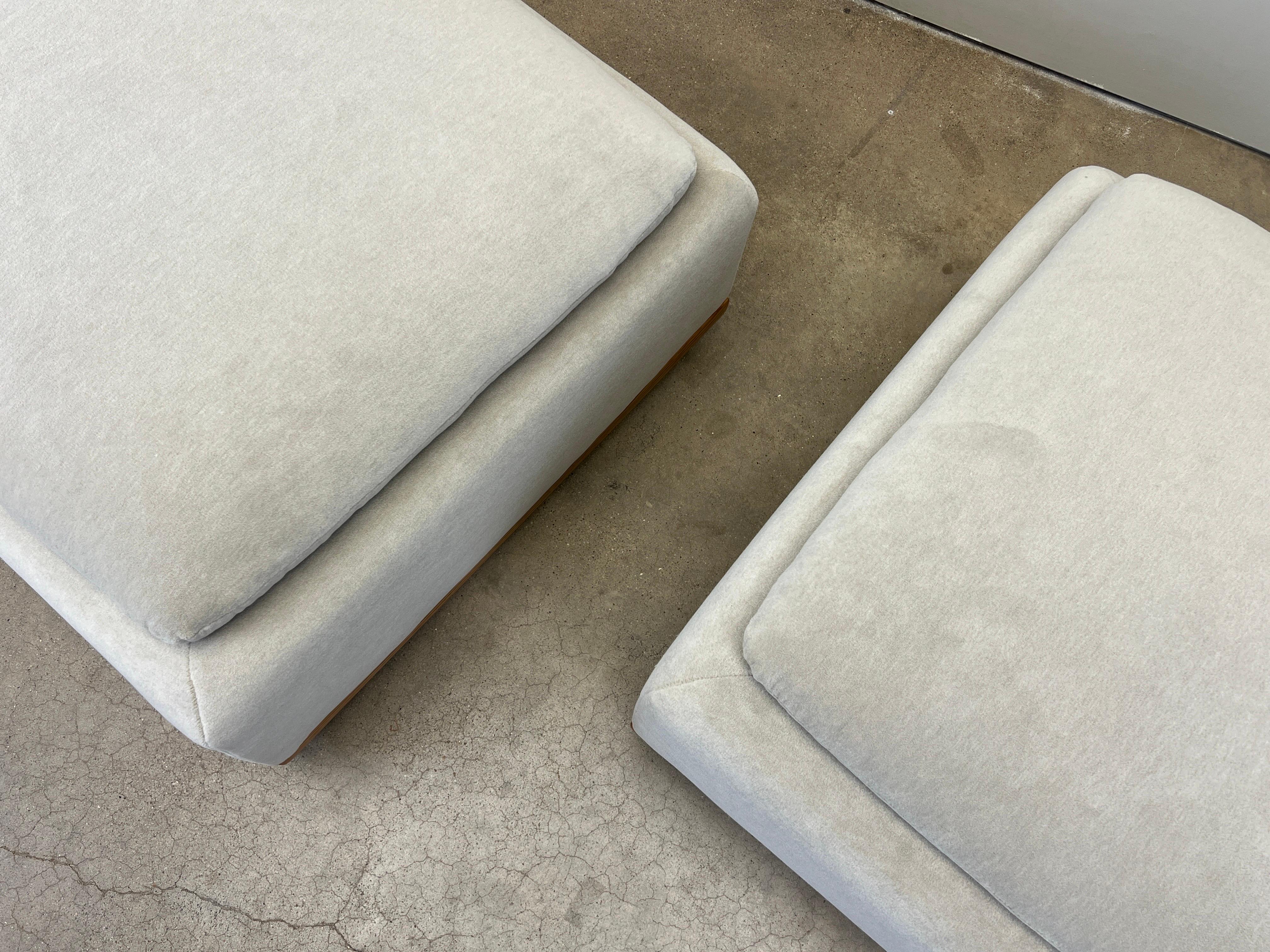 Chêne Paire d'ottomans Rolling par Edward Wormley pour Dunbar en vente