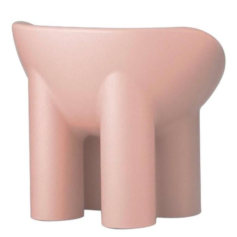 Faye Toogood’s signature Roly-Poly furniture, known for its bold, comforting curves, takes on a new life in her latest partnership with Italian design brand Driade. This updated collection builds on the soft, sculptural forms of her earlier