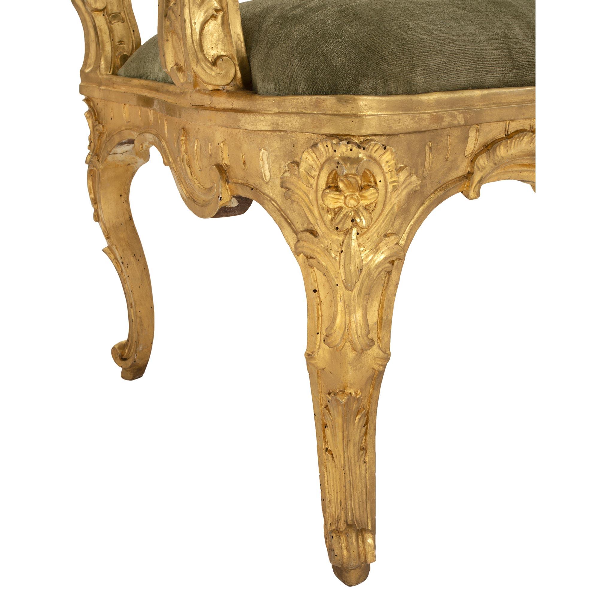 Paire de fauteuils trônes romains d'époque Louis XV du 18ème siècle en vente 1