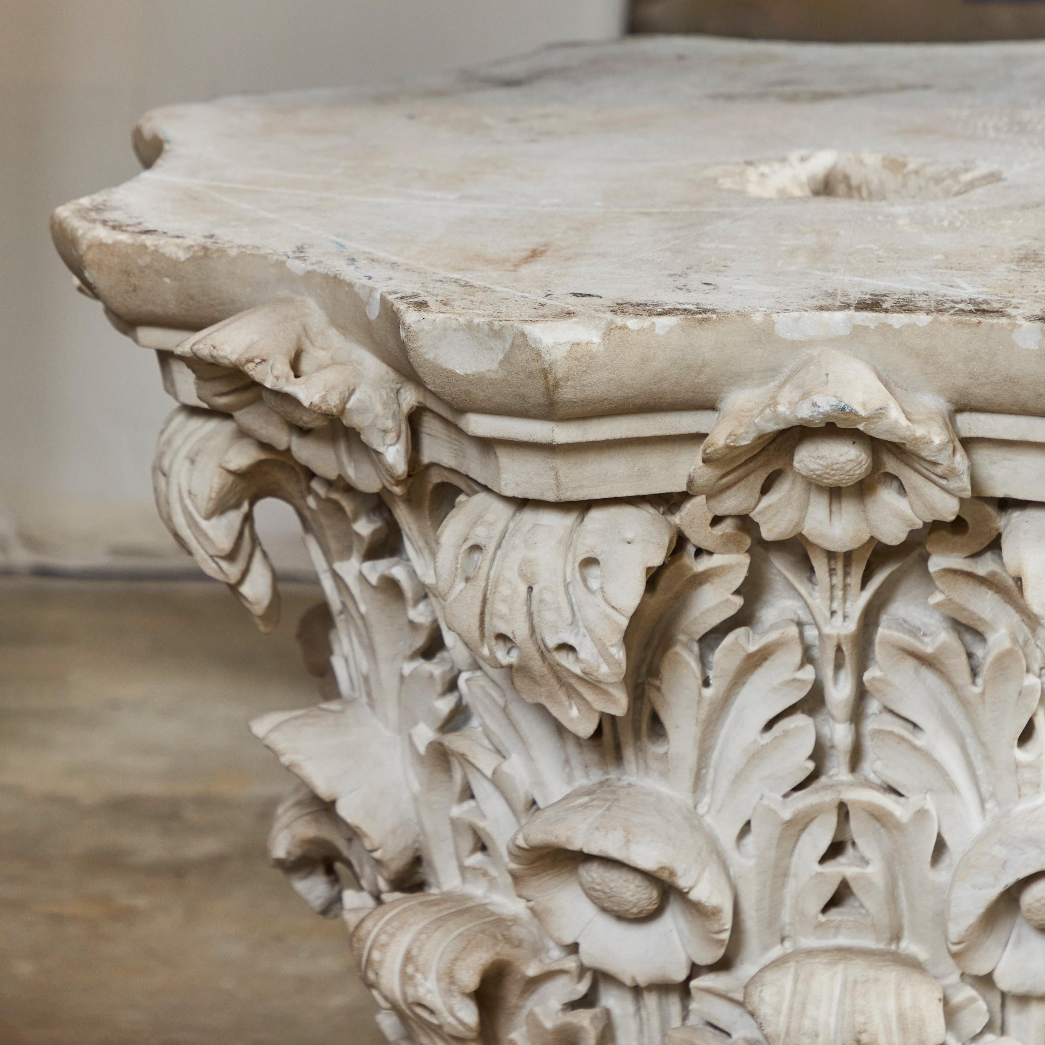 Paire de chapiteaux romains en marbre de Carrare (vendus séparément) en vente 1
