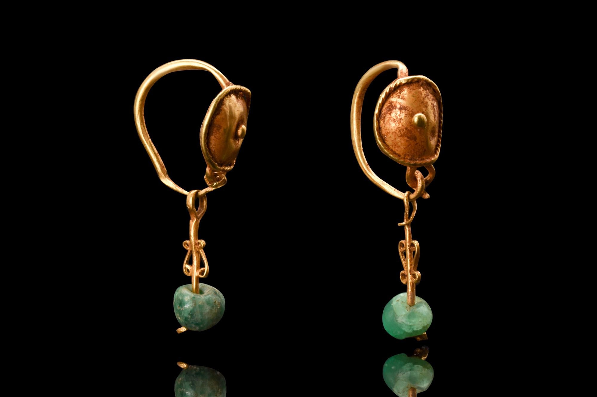 Classical Roman Pair of Roman Gold Earrings For Sale