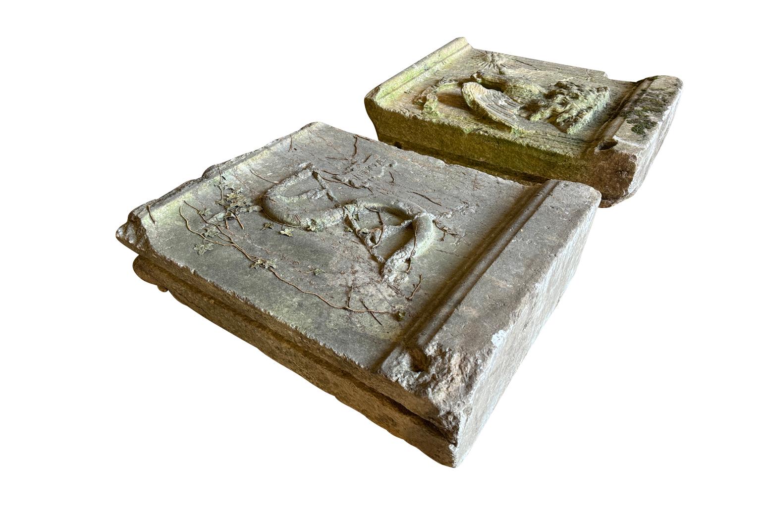 Pair Of Romanesque Stone Blason - Coat Of Arms Francés en venta