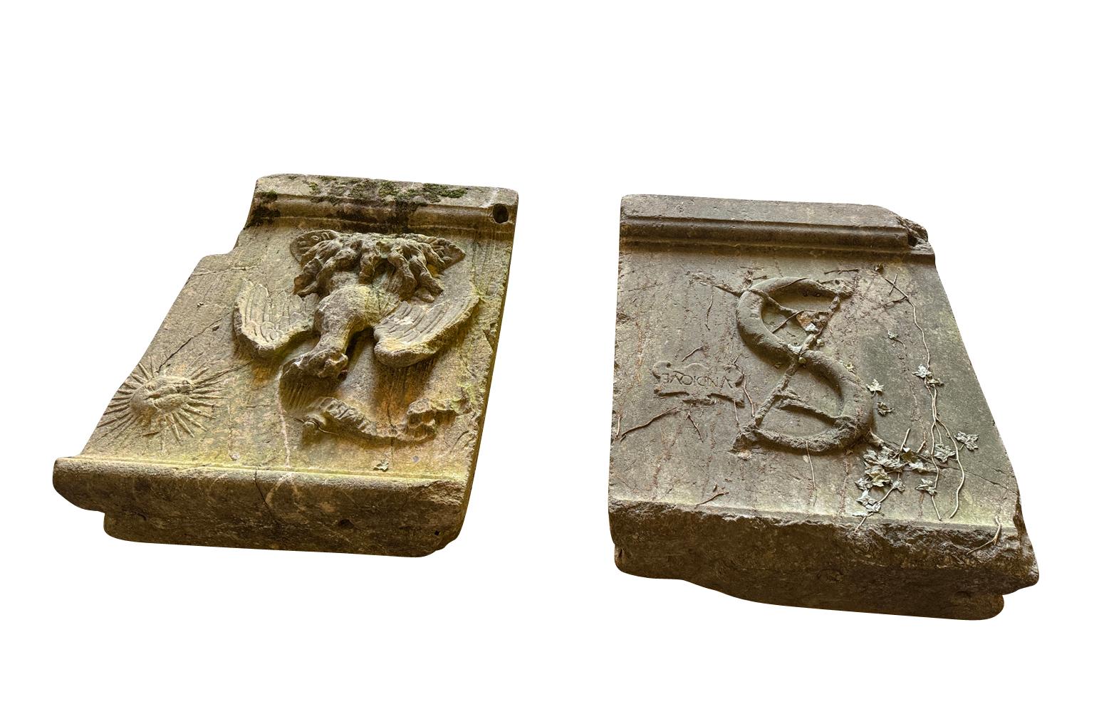 Pair Of Romanesque Stone Blason - Coat Of Arms Piedra en venta