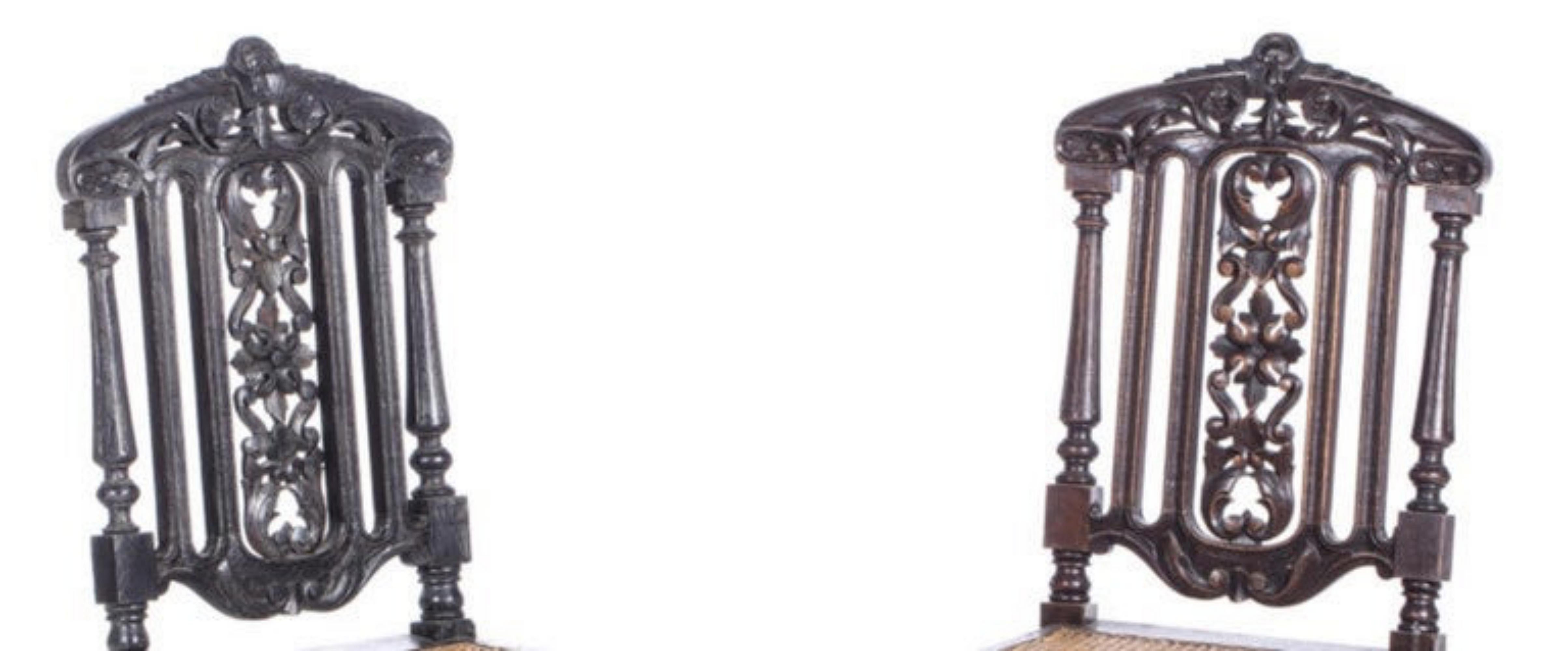 Paire de chaises romantiques
19ème siècle
En bois de chêne sculpté, dossier creux, assise cannée. Décoré de motifs végétaux.
Signes d'utilisation.
Dimensions : 101 x 47 x 42 cm.