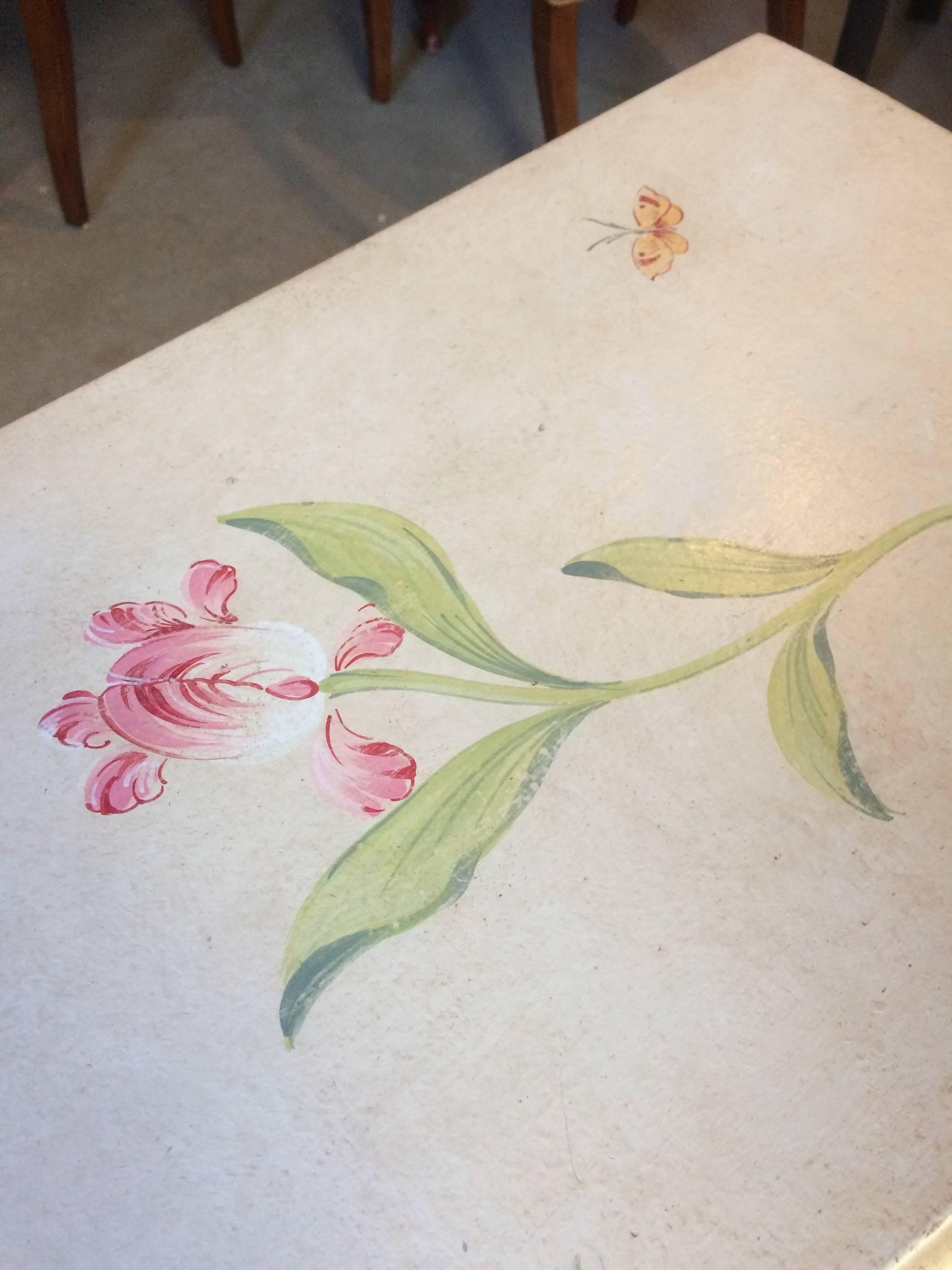 Paire de tables de nuit romantiques peintes à la main par Patina 1