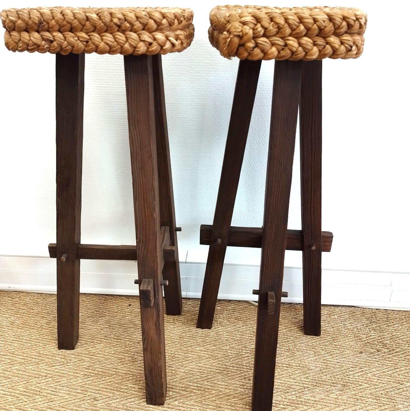 Pair of rope and sandblasted pine stools, 1970 In Good Condition For Sale In NANTES, FR