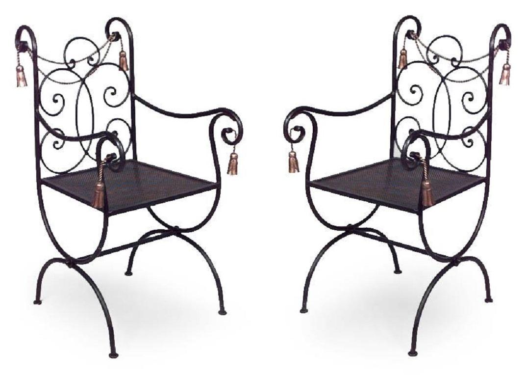 Hollywood Regency Coppia di poltrone in corda e nappe in ferro in vendita