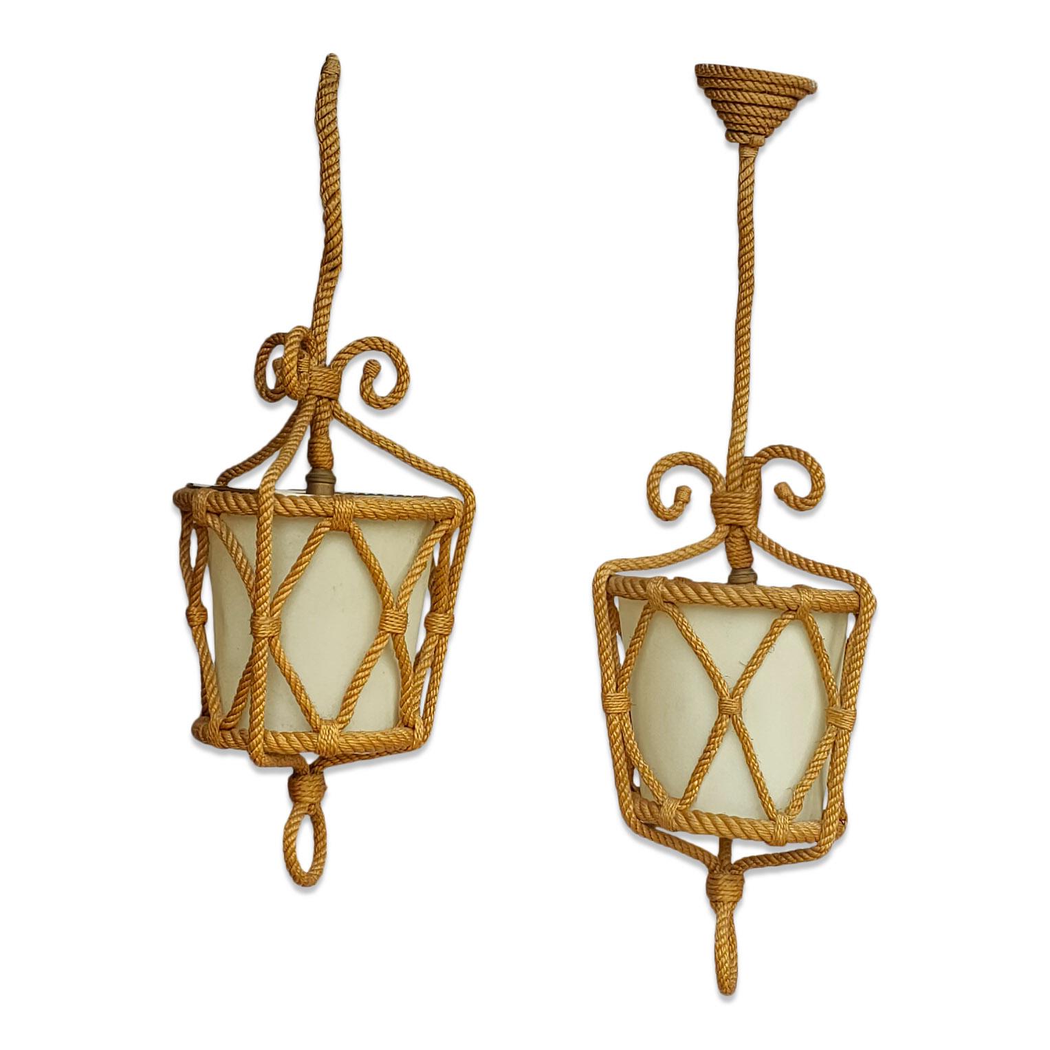 Exceptional pair of rope pendants
Adrien Audoux and Frida Minnet
French Riviera, Golfe Juan
Original European socket and wiring
one of the pendants' cord is shorter by 8cm (3