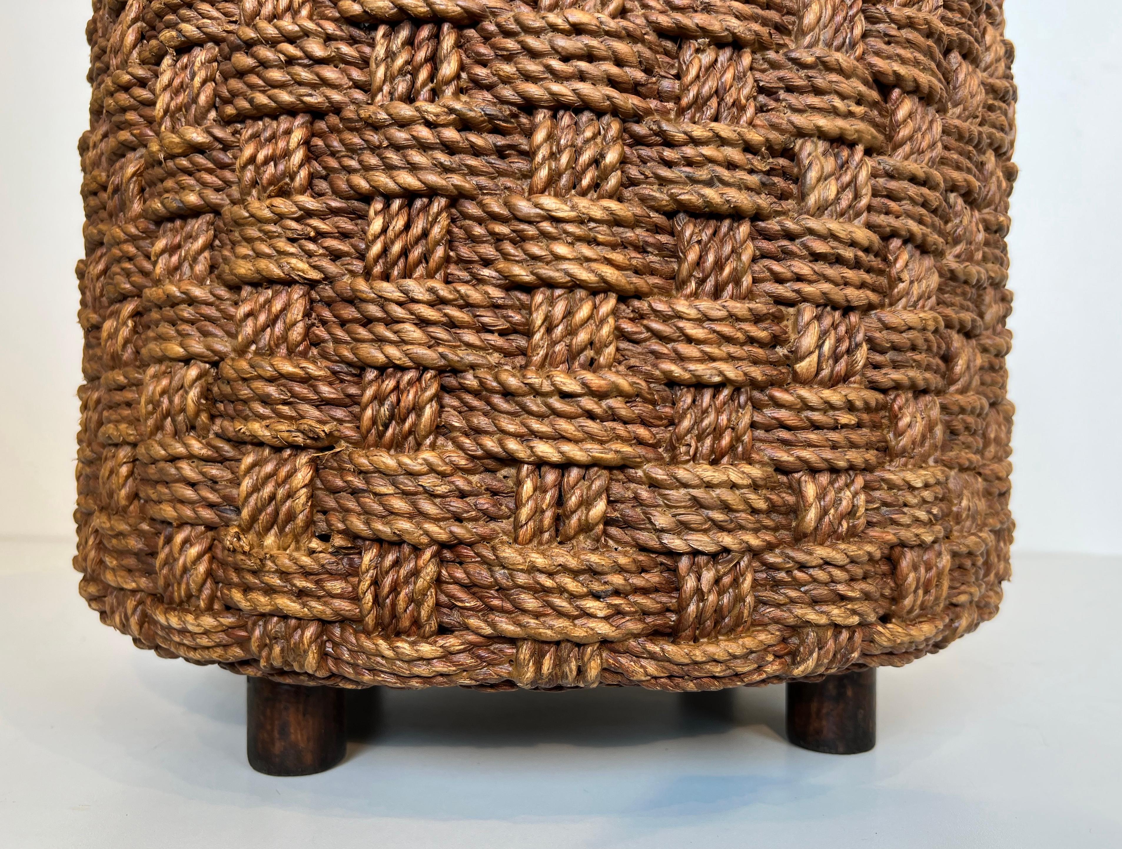 Paire de tabourets en corde à pieds ronds en bois dans le style d'Audoux-Minet en vente 3