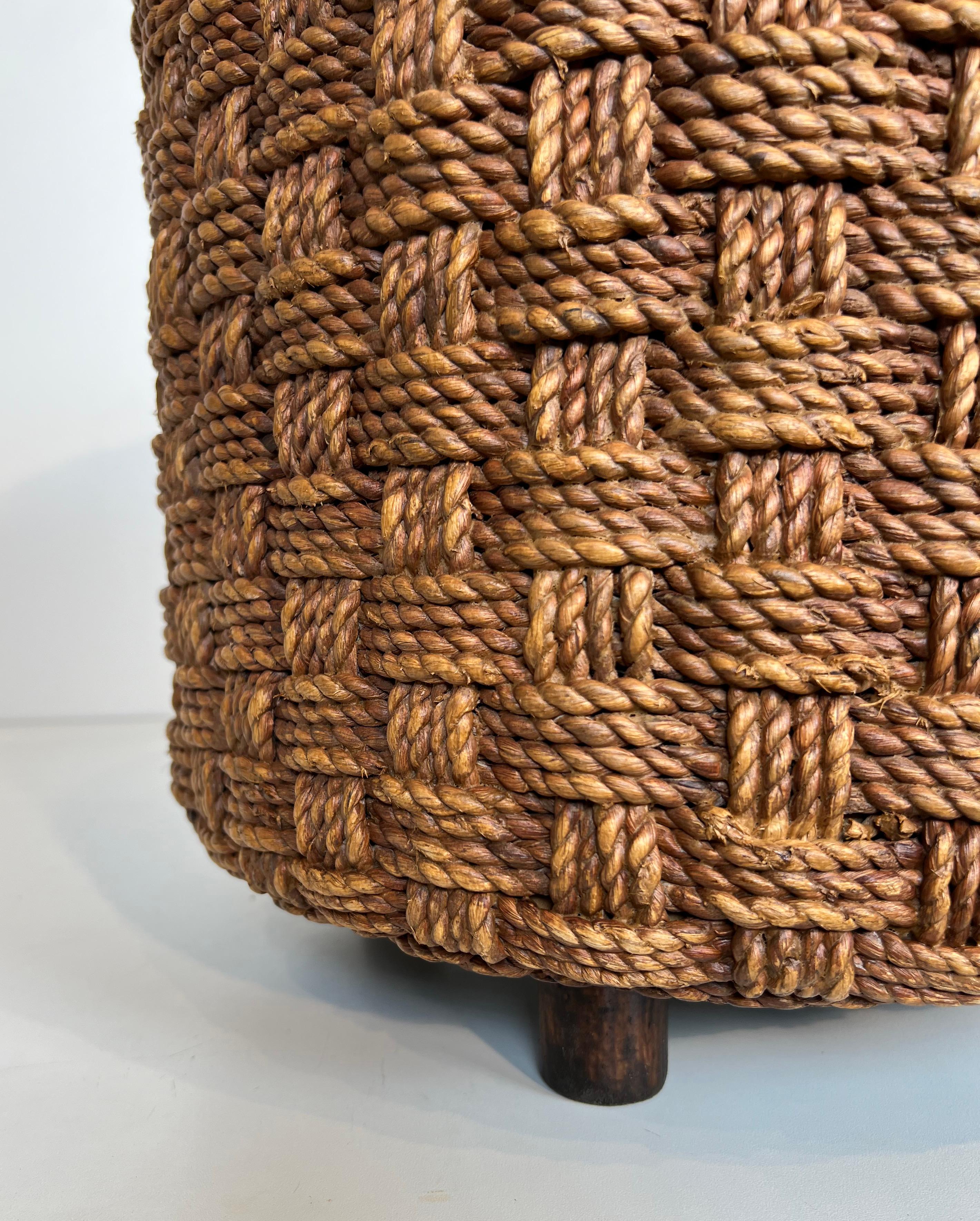 Paire de tabourets en corde à pieds ronds en bois dans le style d'Audoux-Minet en vente 7