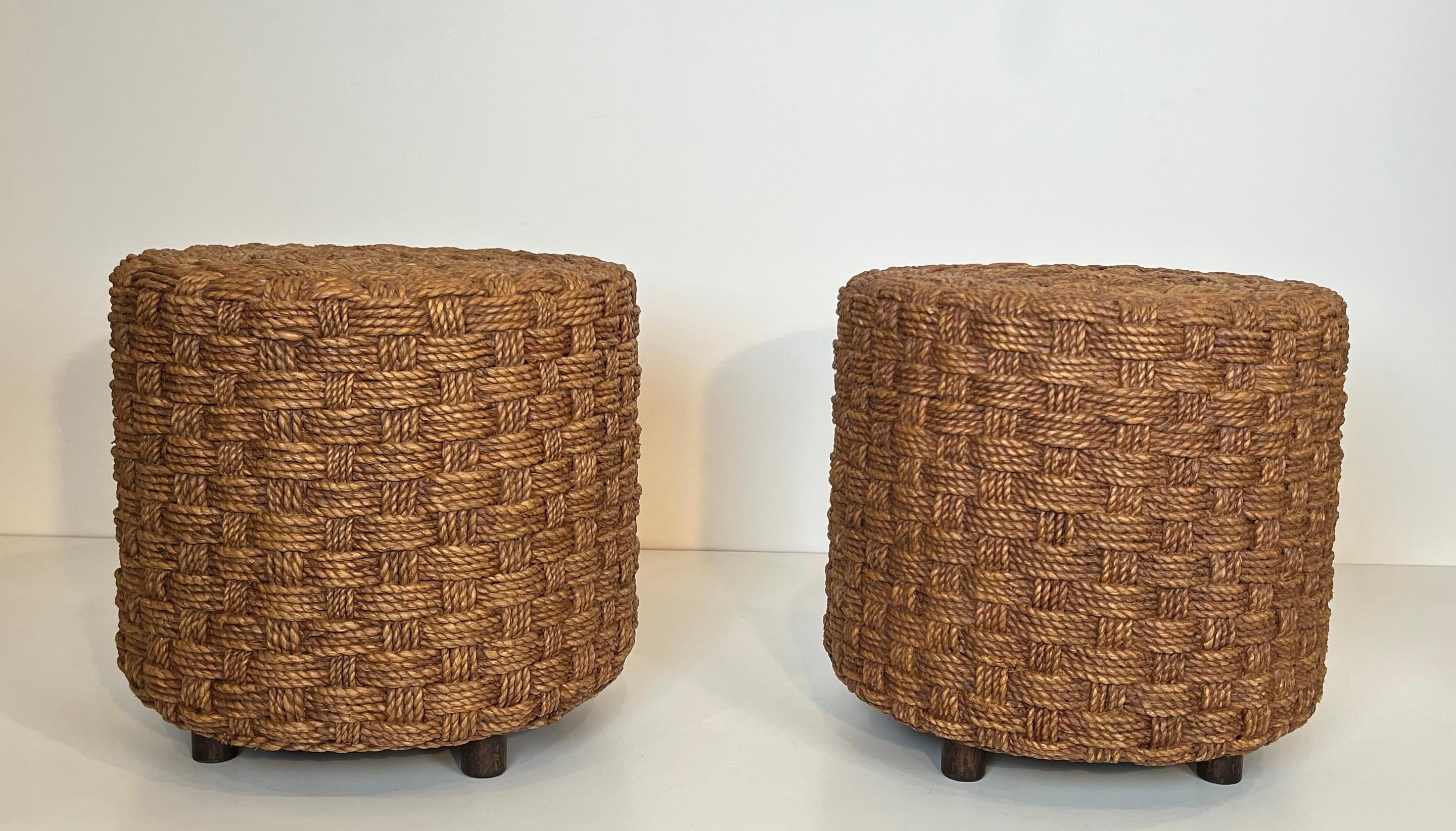 Mid-Century Modern Paire de tabourets en corde à pieds ronds en bois dans le style d'Audoux-Minet en vente