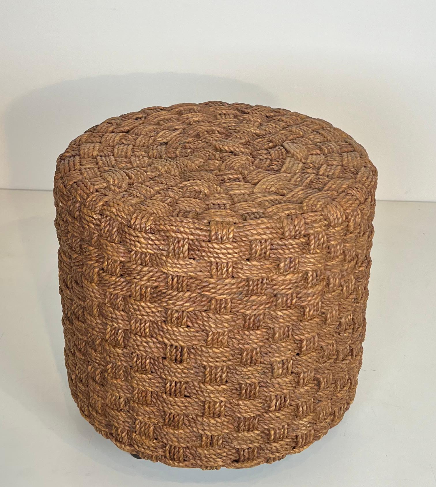 Français Paire de tabourets en corde à pieds ronds en bois dans le style d'Audoux-Minet en vente